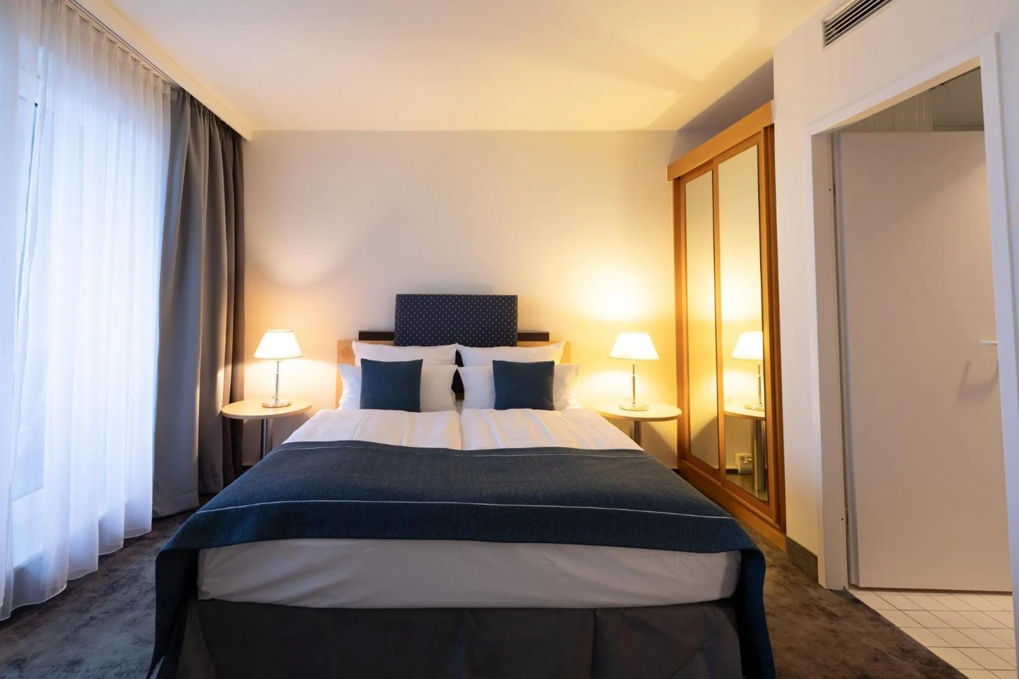 Photo of the whole room, Bed in Garner Hotel Rüsselsheim by IHG