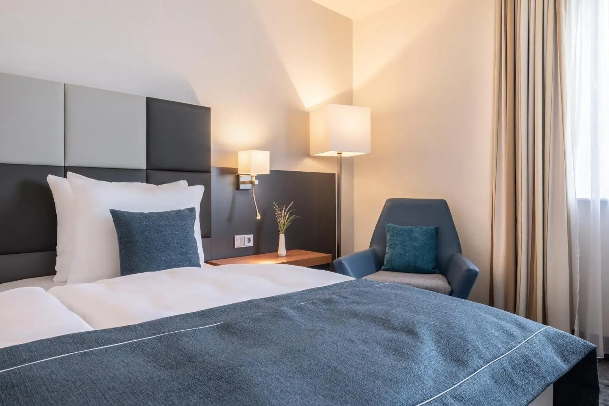 Standard King Room in Garner Hotel Rüsselsheim by IHG Standard King Room in Garner Hotel Rüsselsheim by IHG