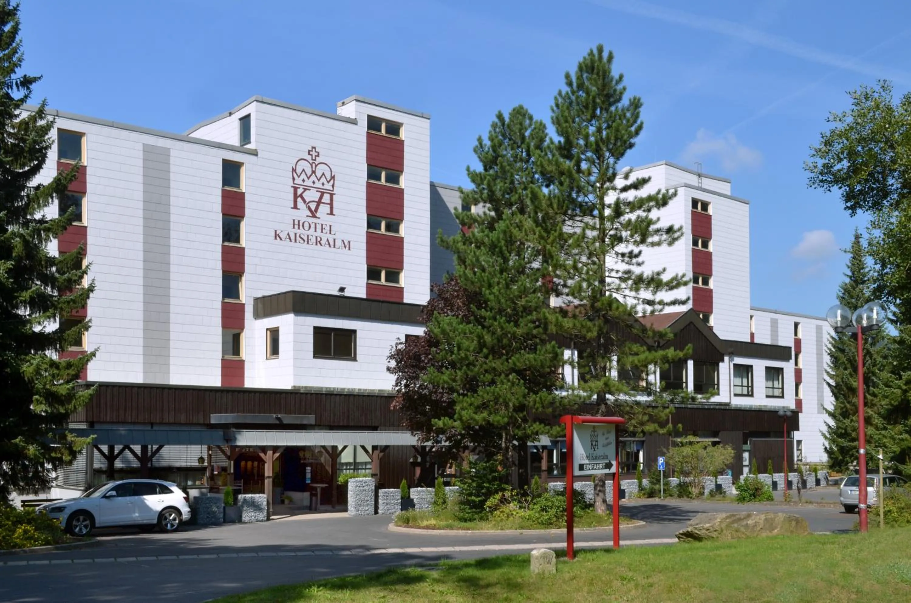 Facade/entrance in Hotel Kaiseralm