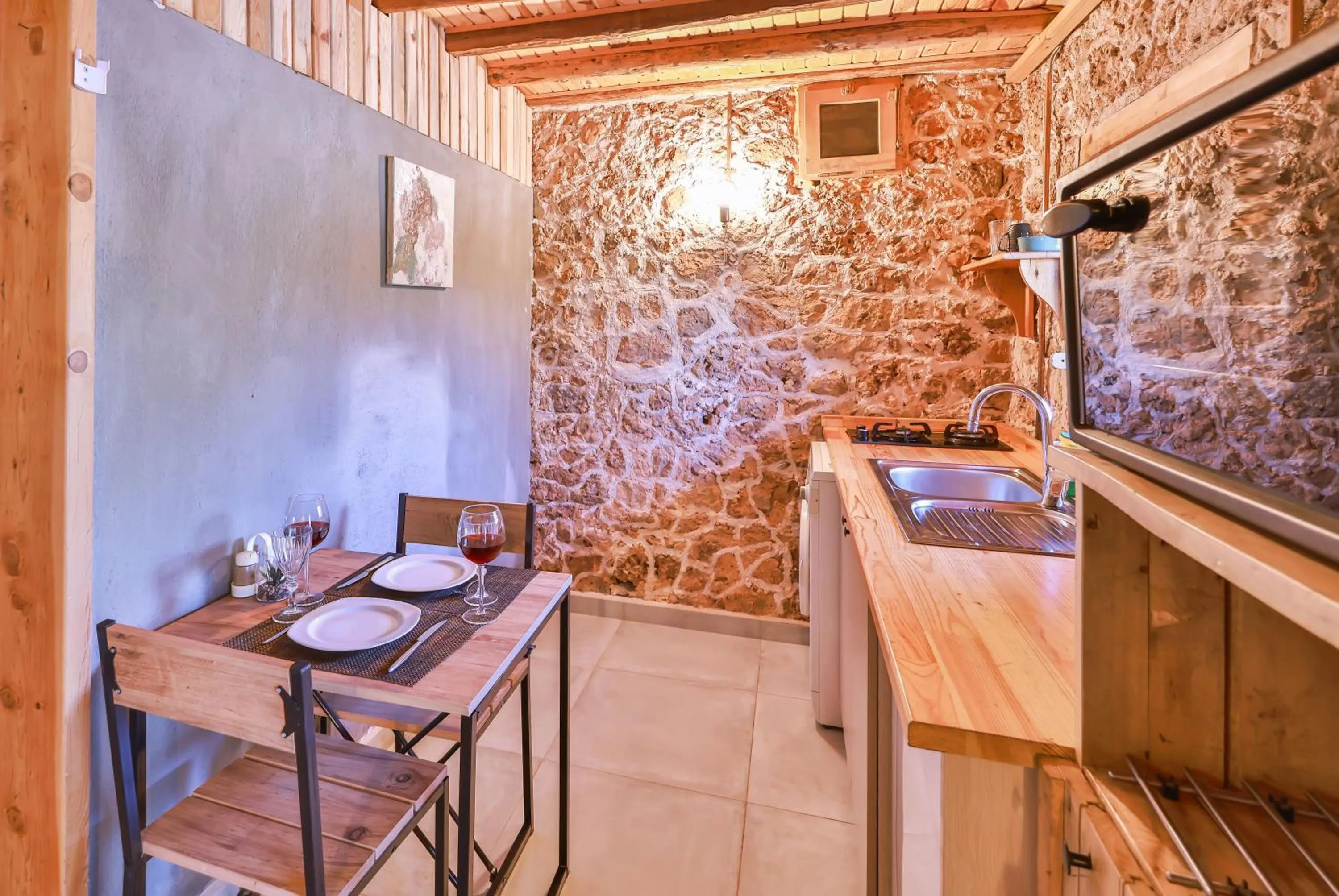 Kitchen or kitchenette in Bademlique Stone Rooms