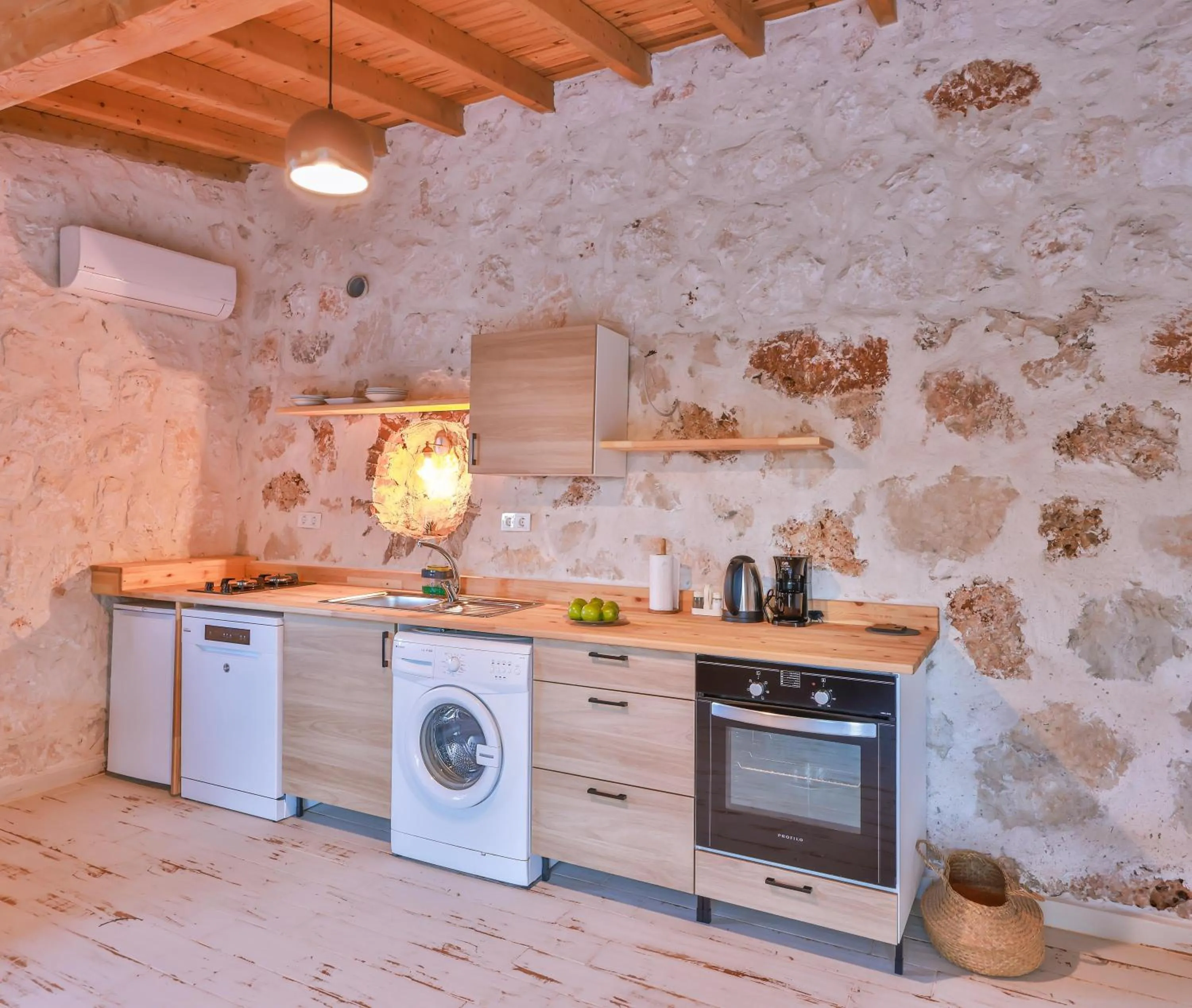 Kitchen or kitchenette in Bademlique Stone Rooms
