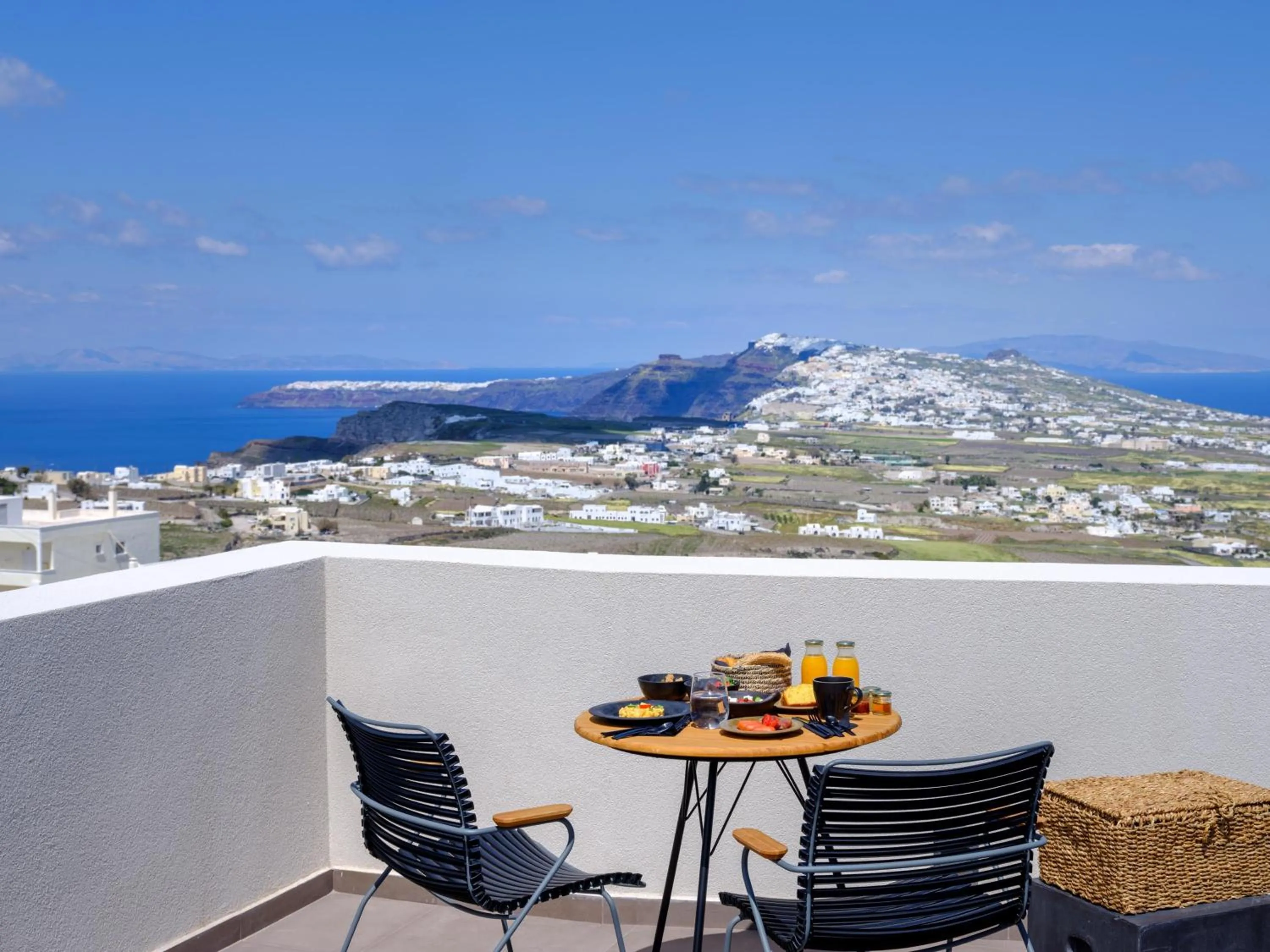 Patio in Apikia Santorini