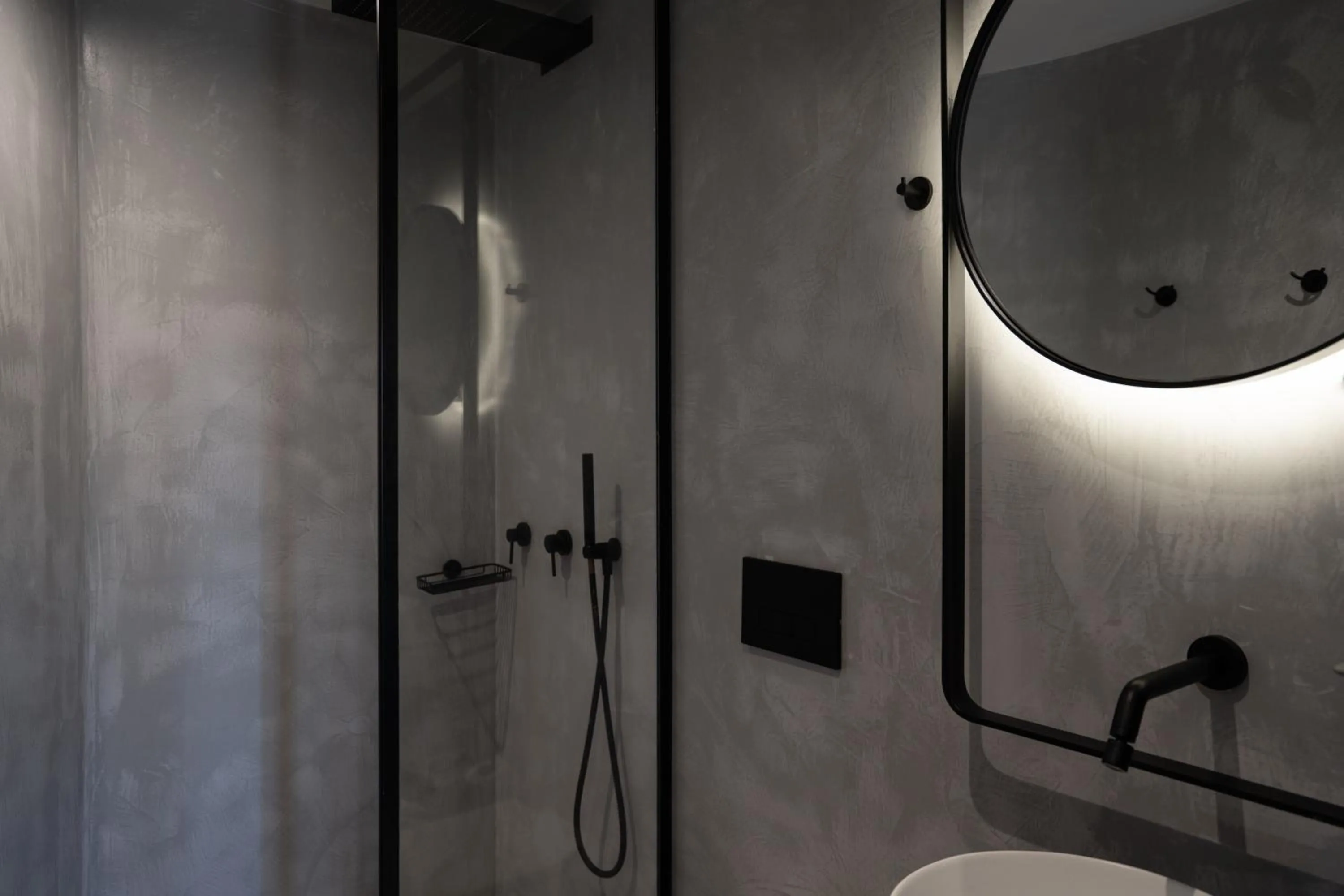 Shower in Apikia Santorini