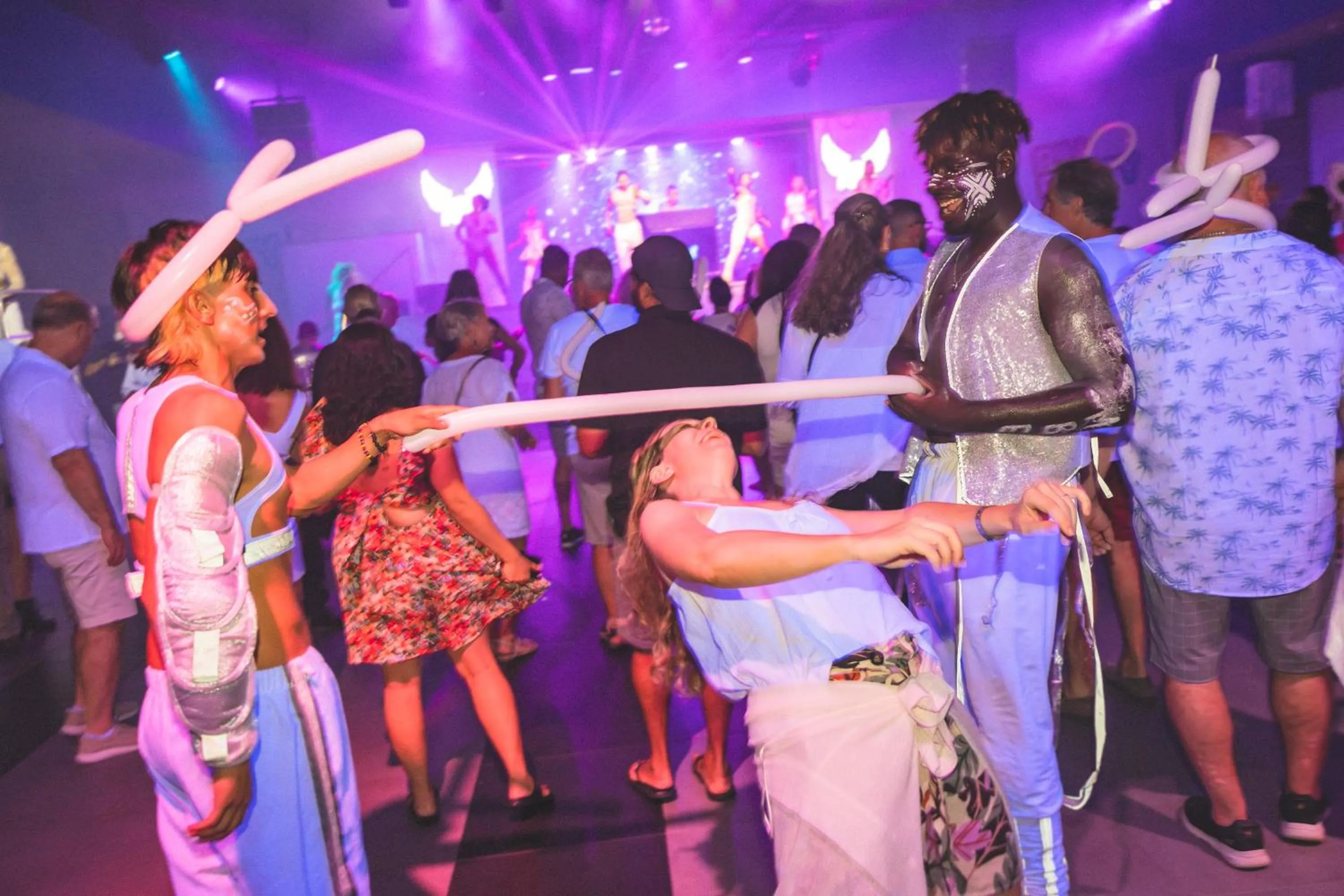 Evening entertainment in Riu Palace Aruba - All Inclusive