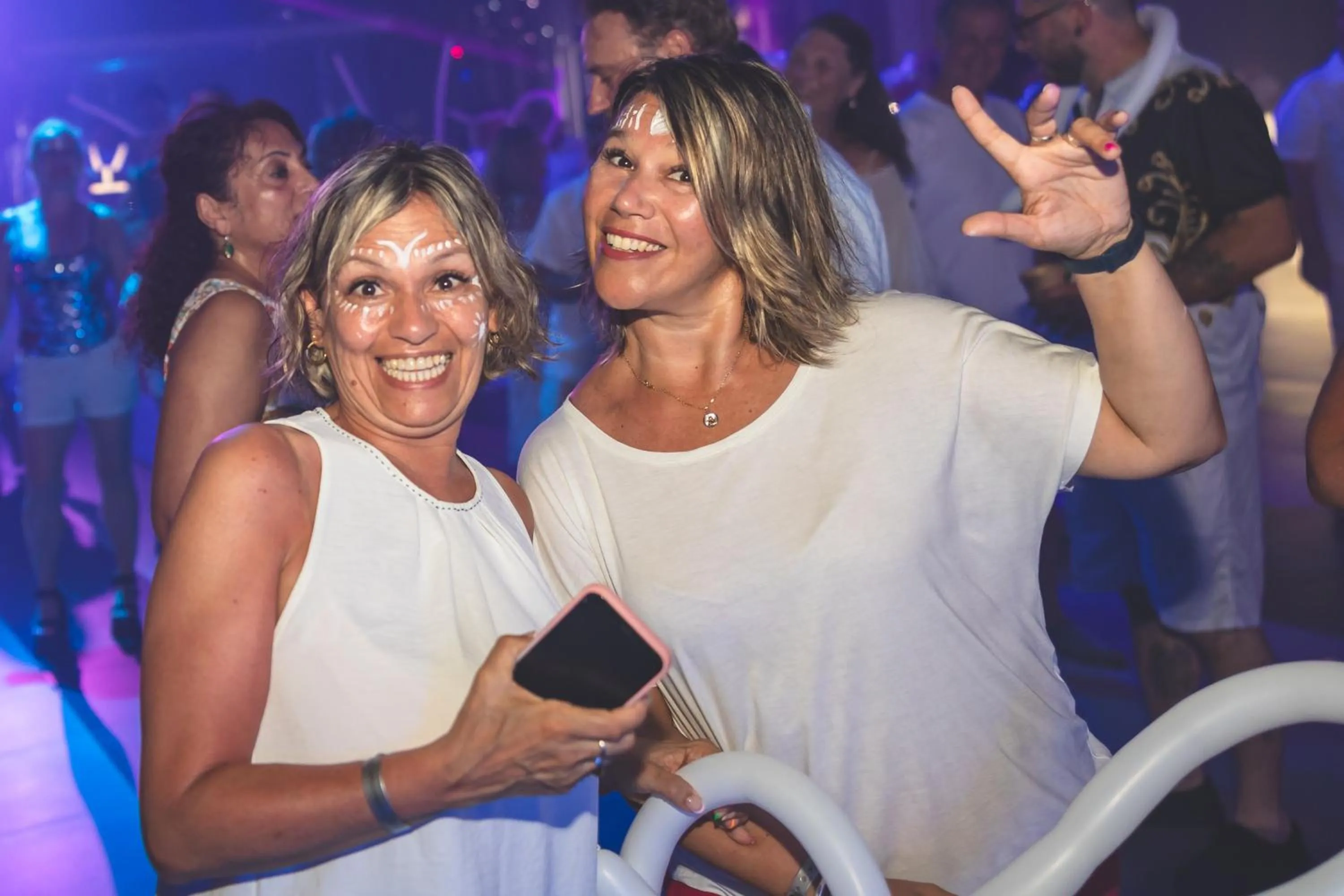 Evening entertainment in Riu Palace Aruba - All Inclusive