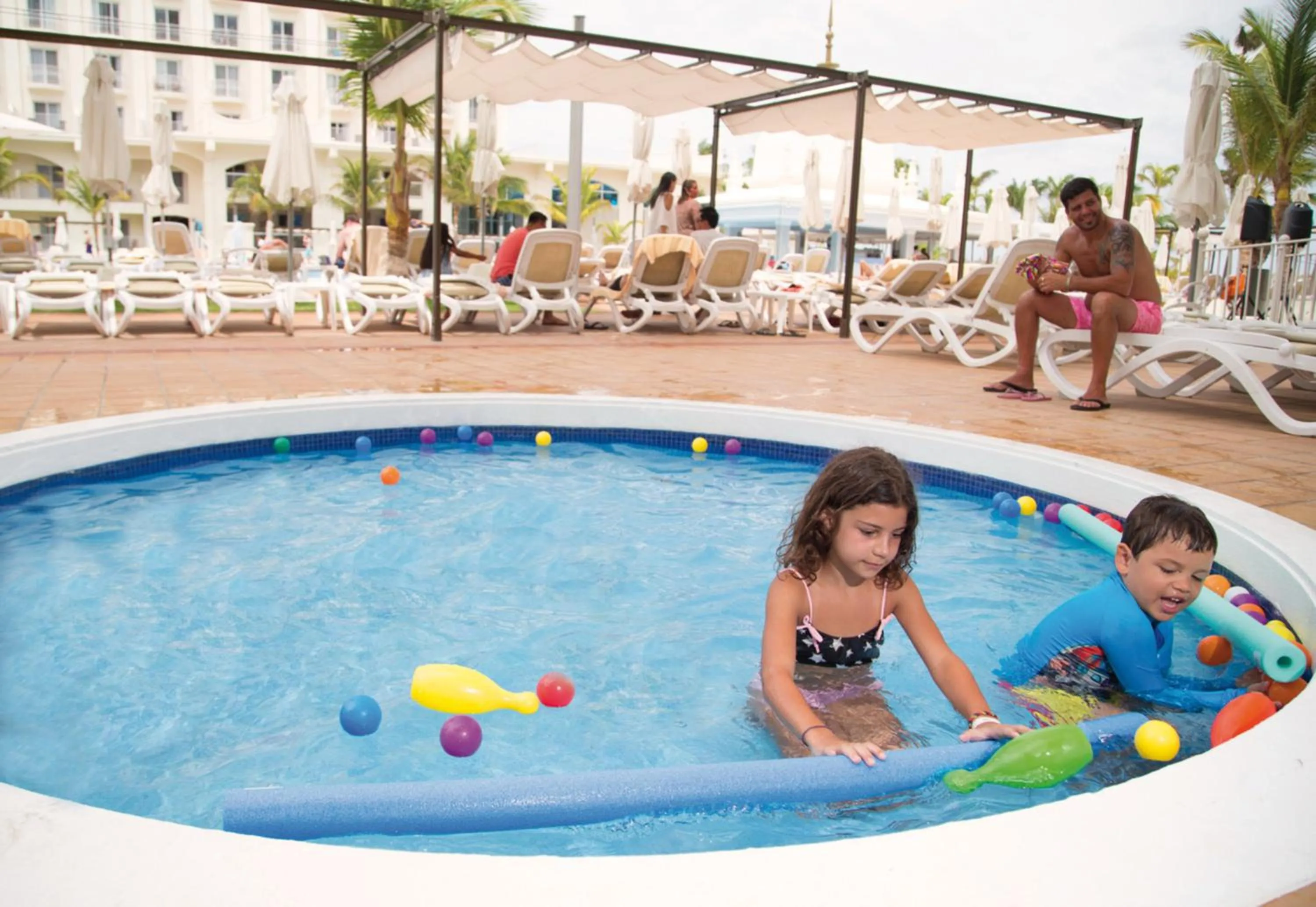 Swimming pool in Riu Palace Aruba - All Inclusive