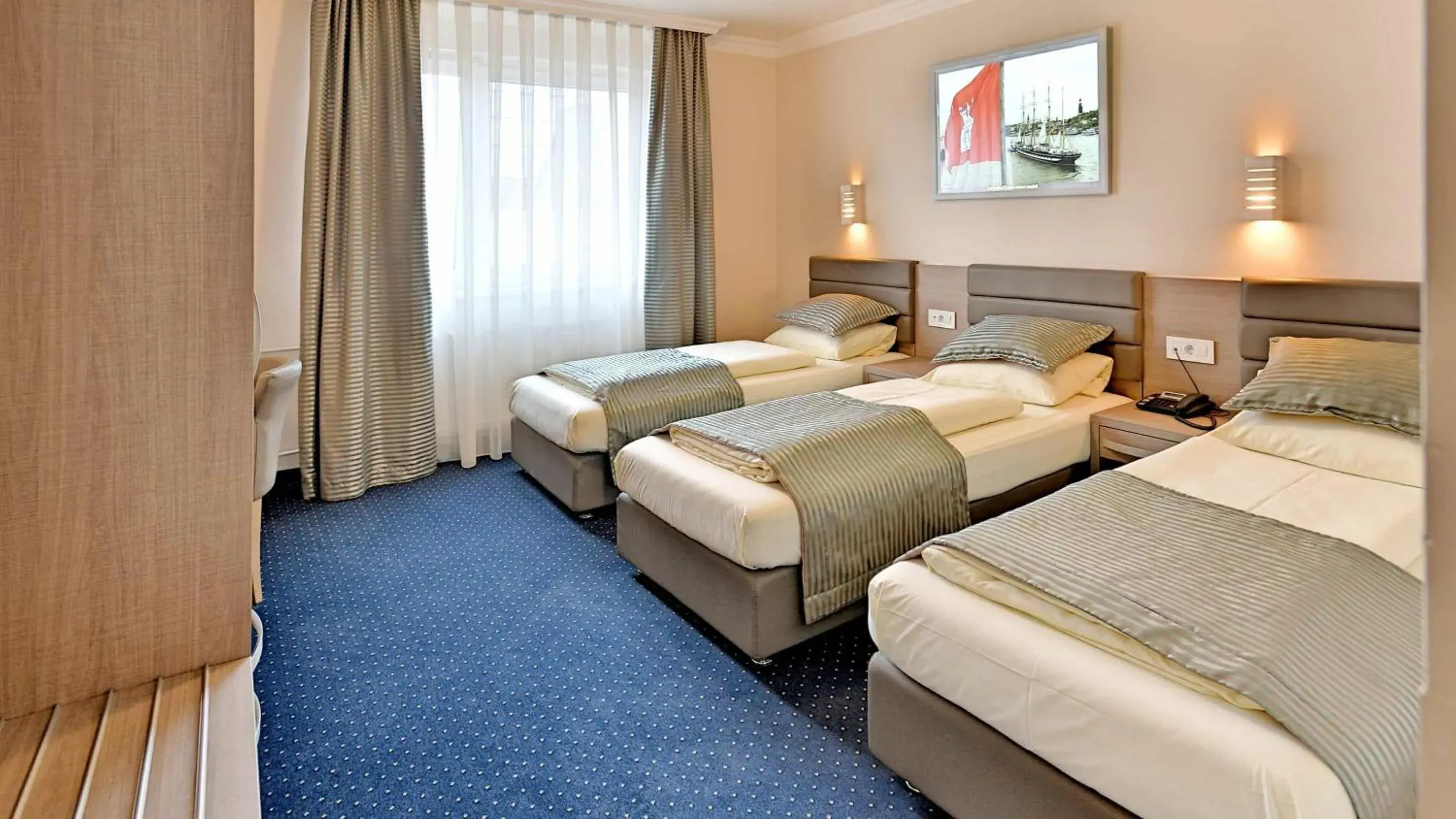 Triple Room in St.Joseph Hotel Hamburg - Reeperbahn St.Pauli Kiez Triple Room in St.Joseph Hotel Hamburg - Reeperbahn St.Pauli Kiez