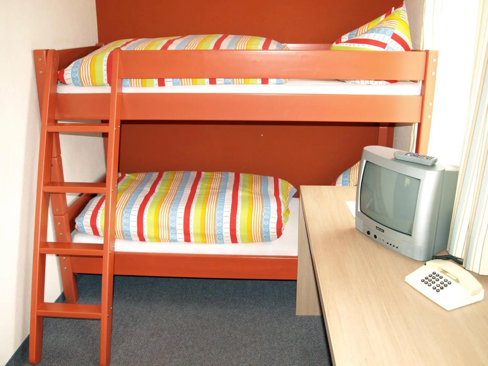 bunk bed, Bed in Gasthof zur Sonne