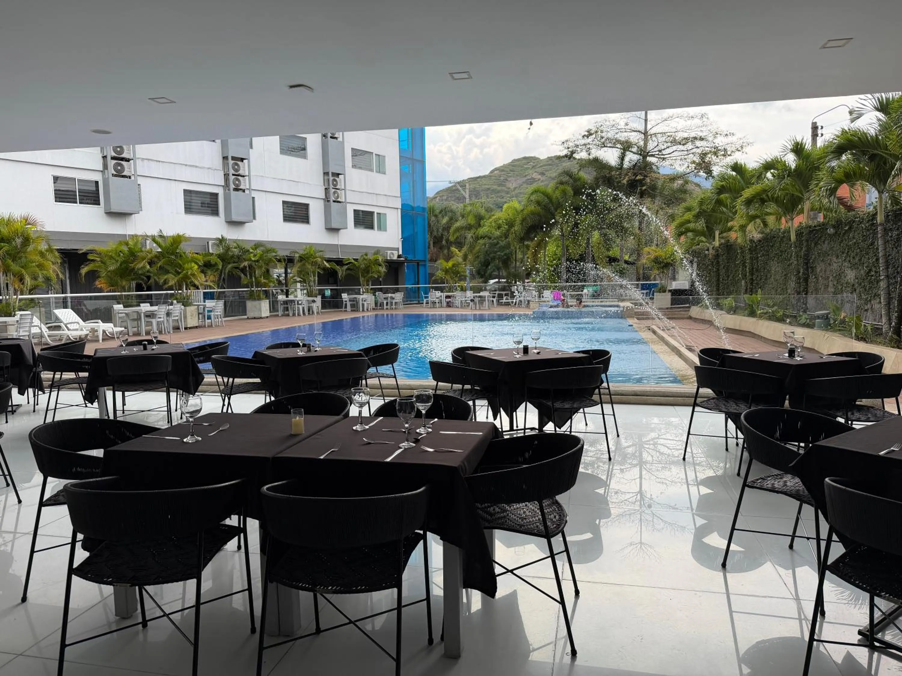 Restaurant/places to eat in Hotel Blue 66