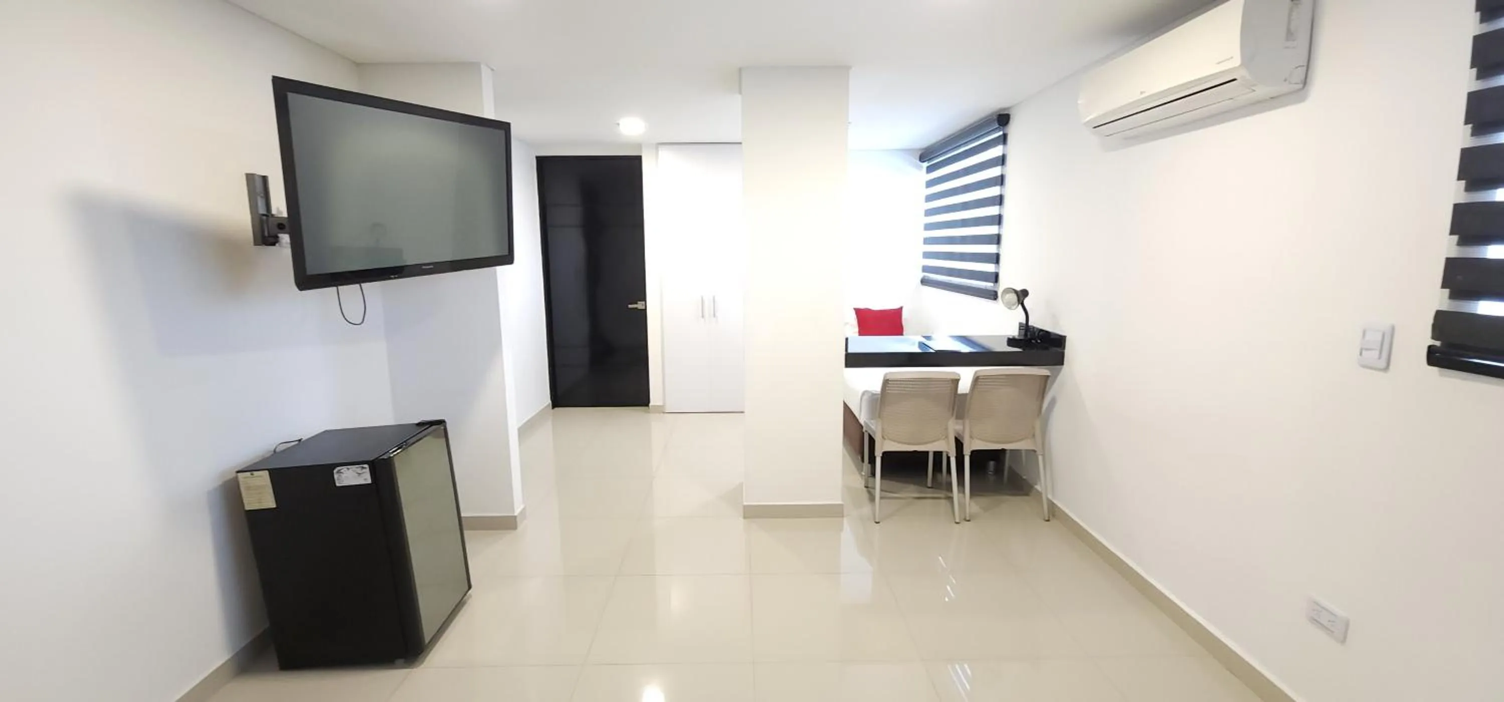 Communal lounge/ TV room in Hotel Blue 66