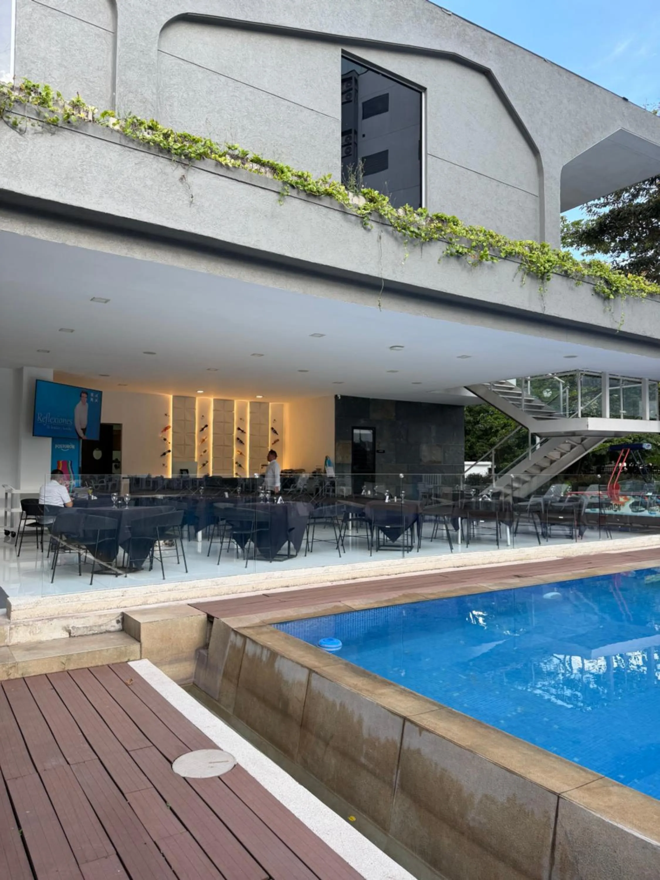 Restaurant/places to eat in Hotel Blue 66