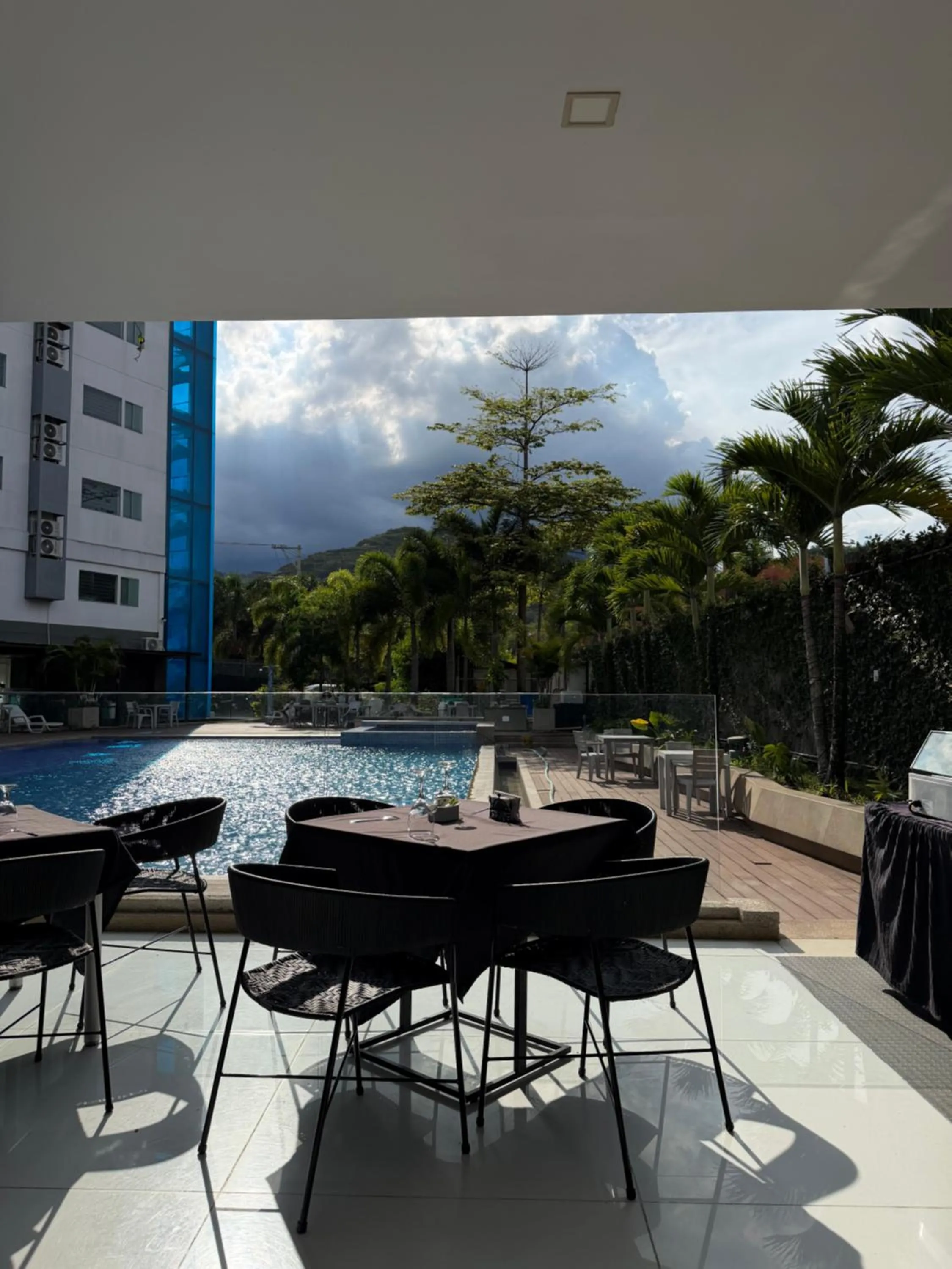 Restaurant/places to eat in Hotel Blue 66