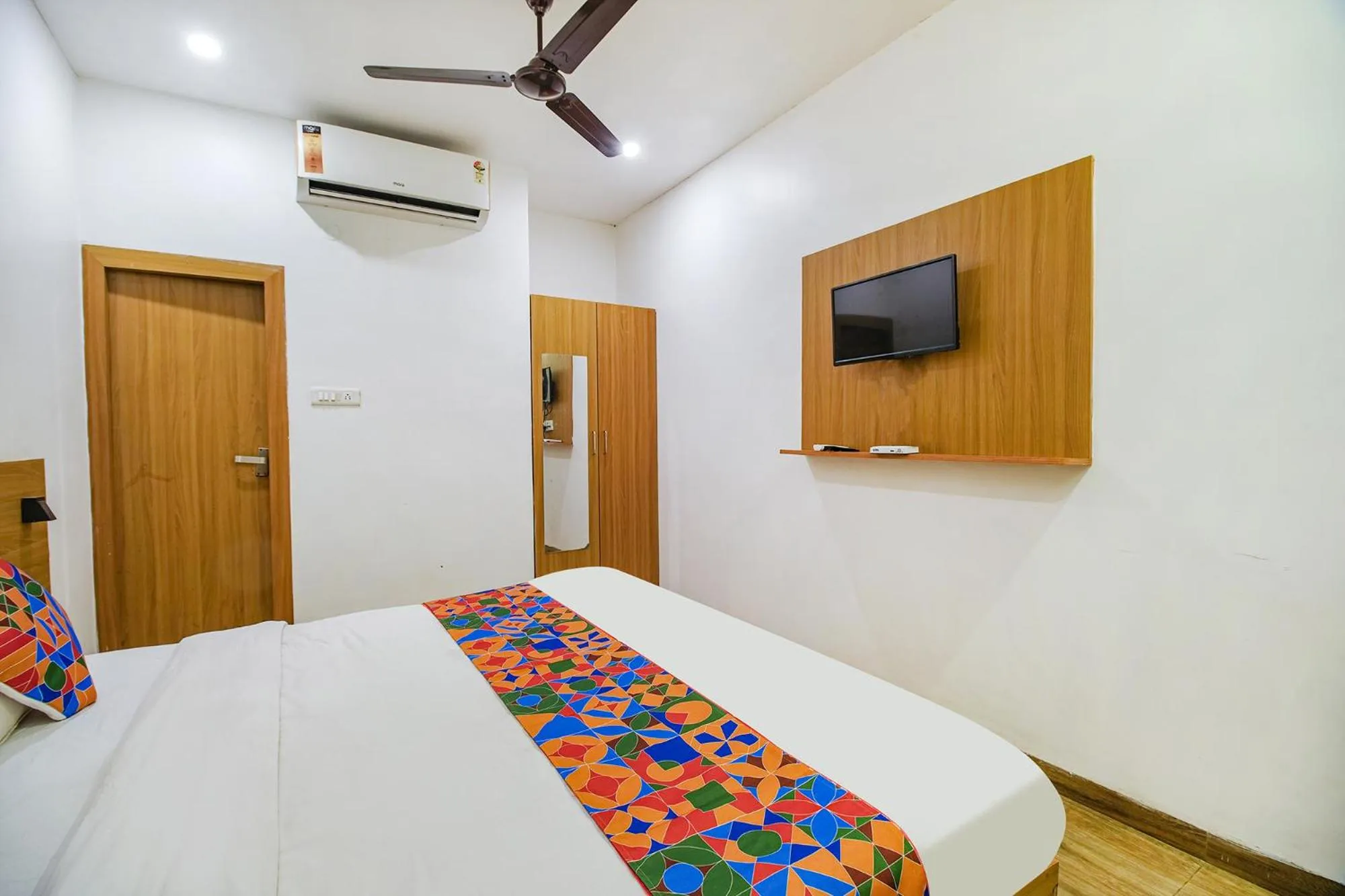 Bed in Via Anurag Residency