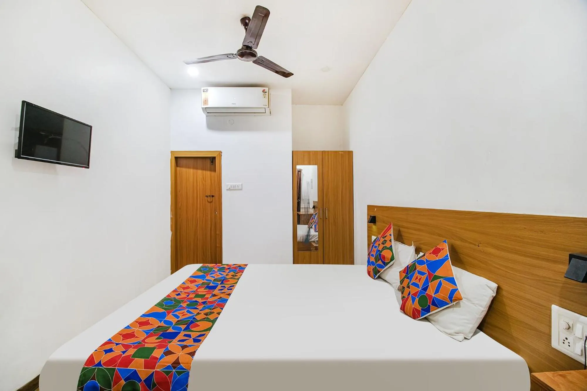 Bed in Via Anurag Residency