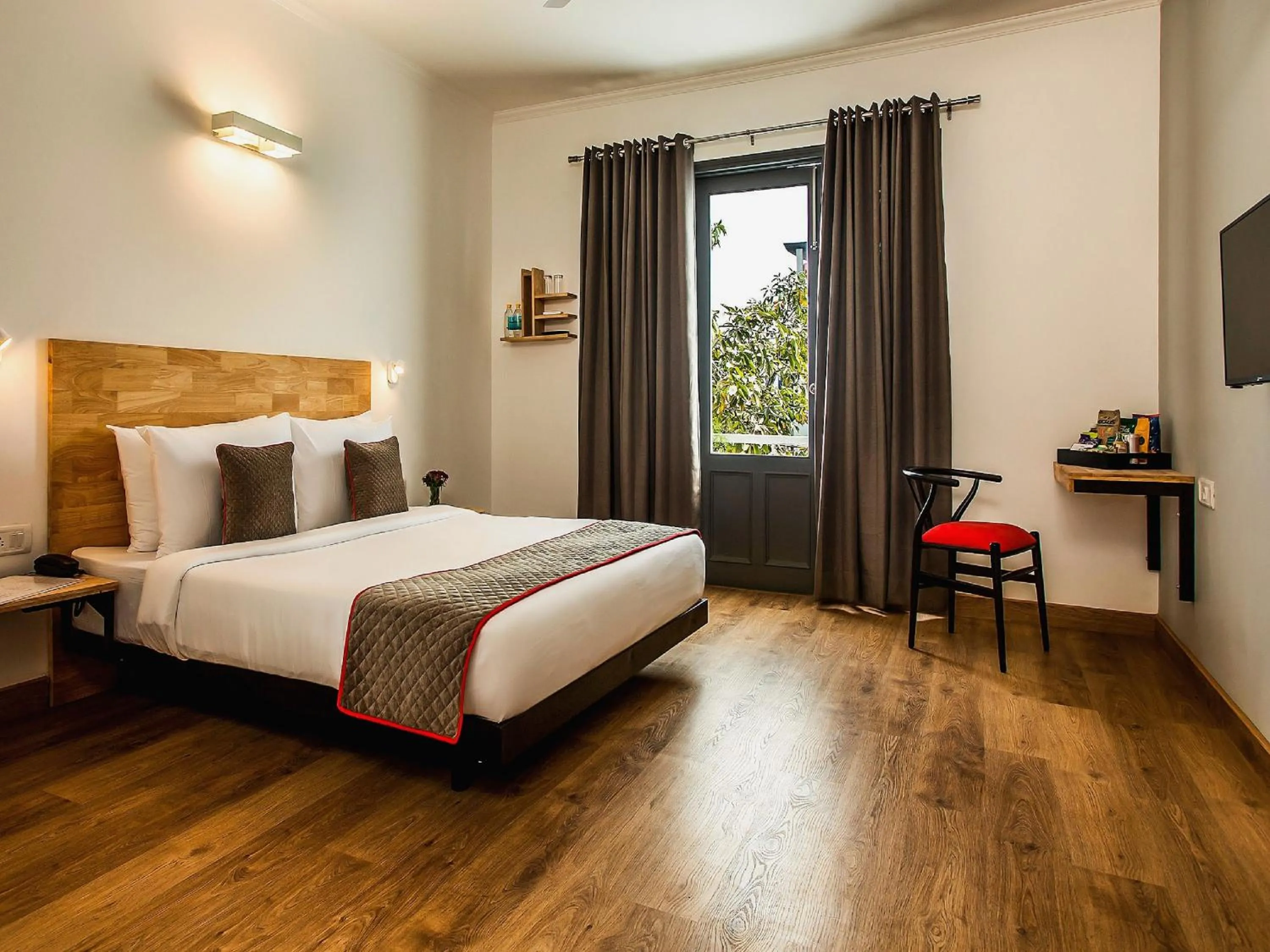 Bedroom, Bed in Super OYO 76438 hotel APS INN