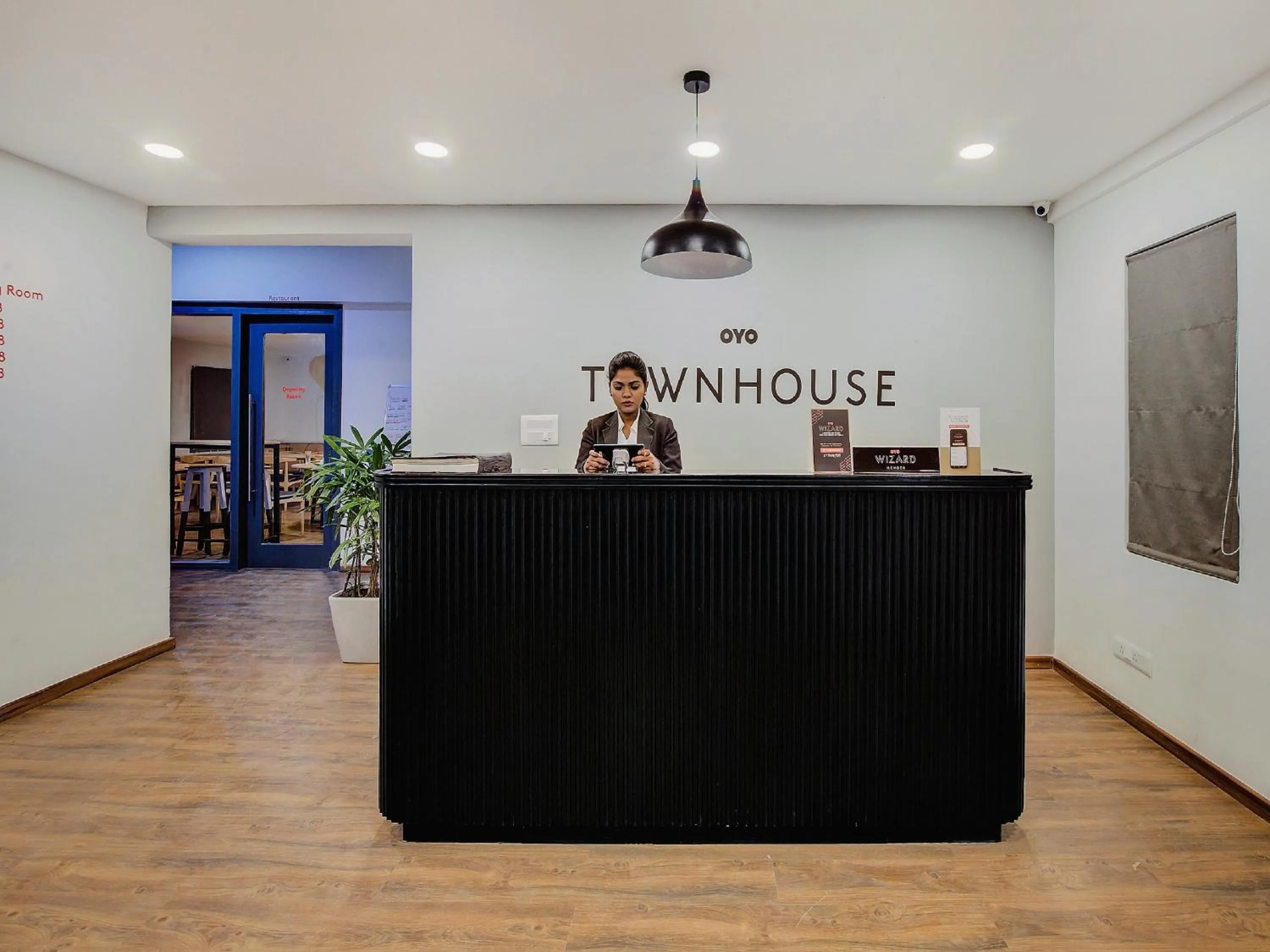 Lobby or reception in Super OYO 76438 hotel APS INN