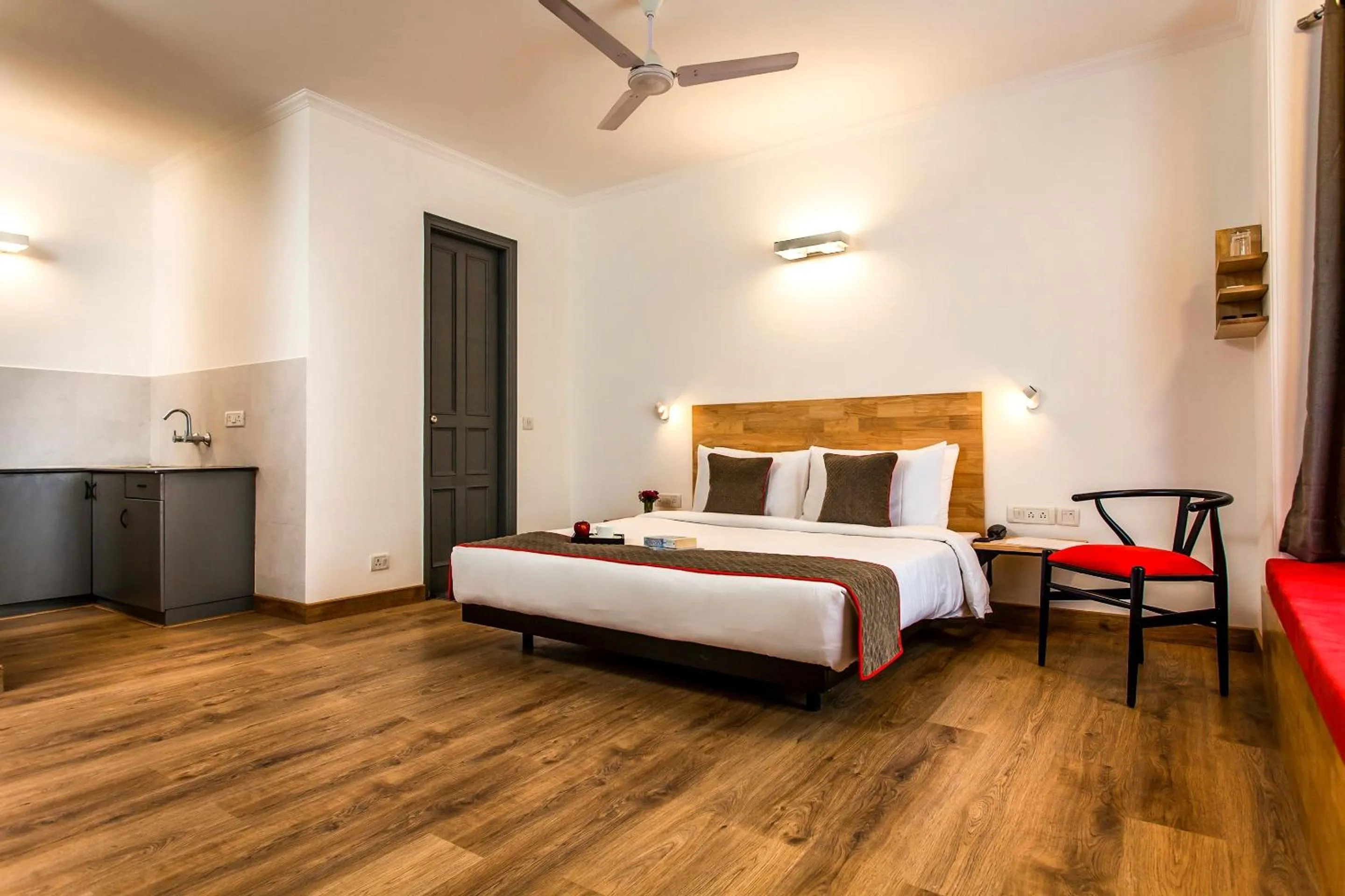 Bedroom, Bed in Super OYO 76438 hotel APS INN