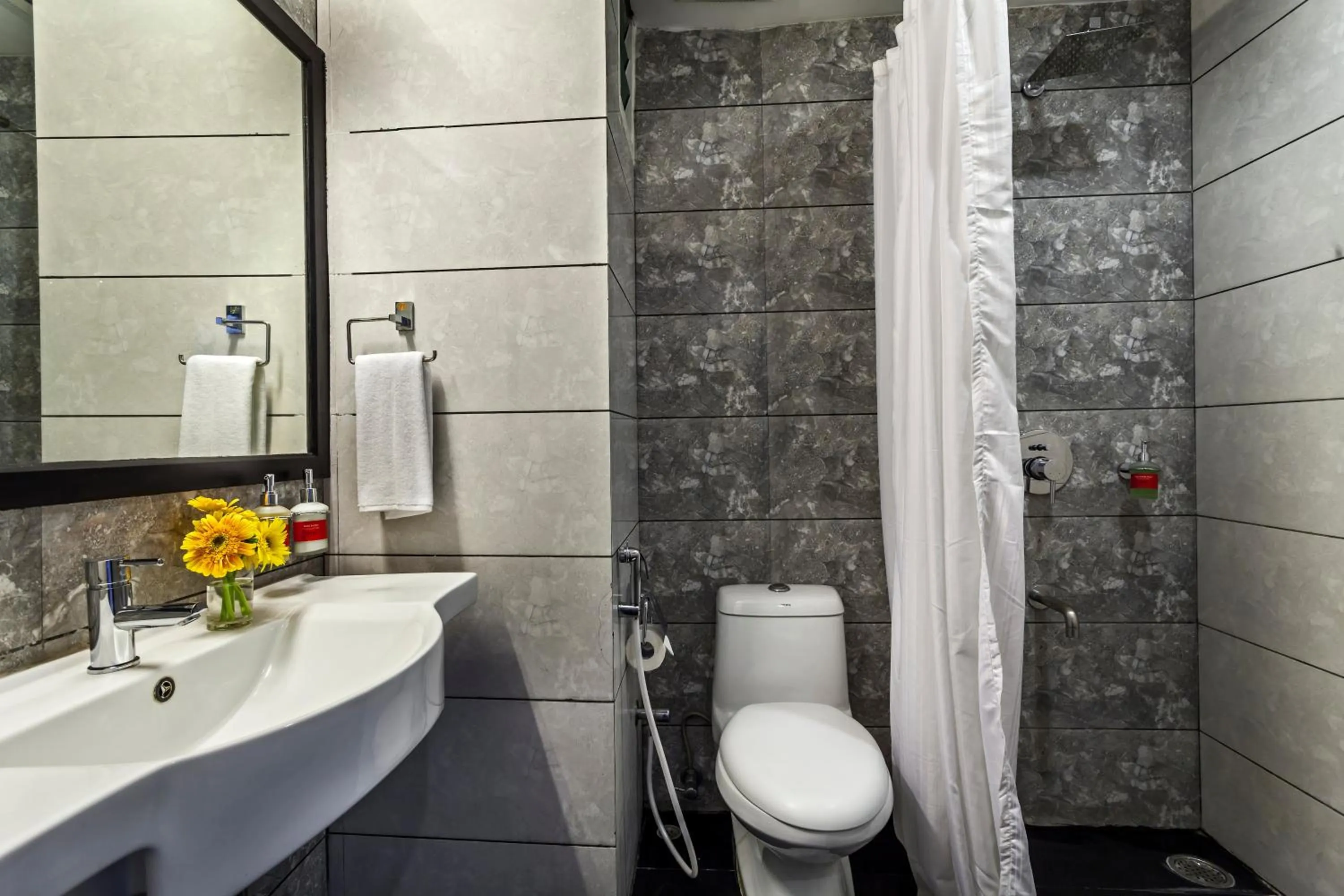 Bathroom in Super OYO 76438 hotel APS INN