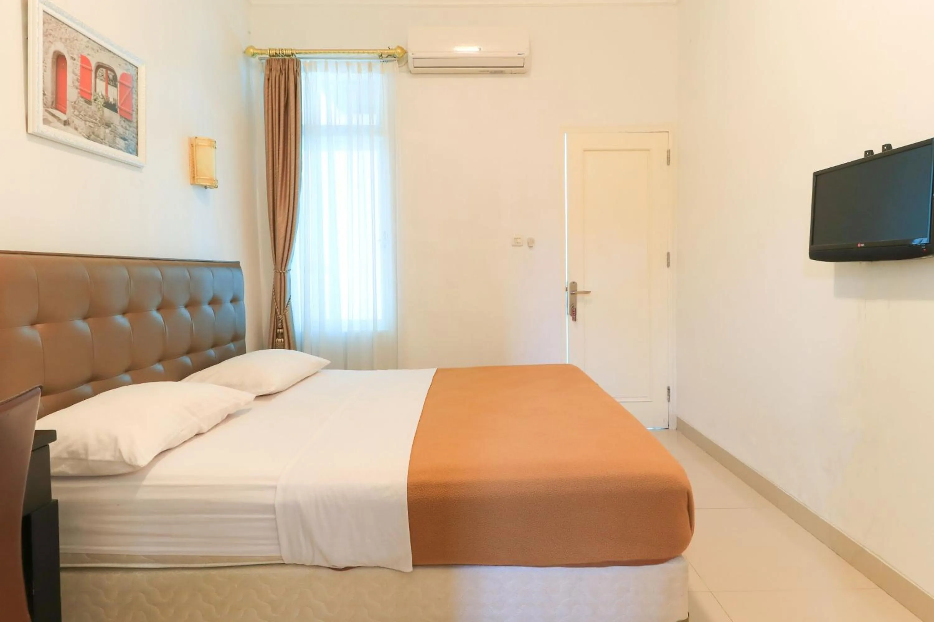 Photo of the whole room, Bed in Ge JacMart Homestay Makassar