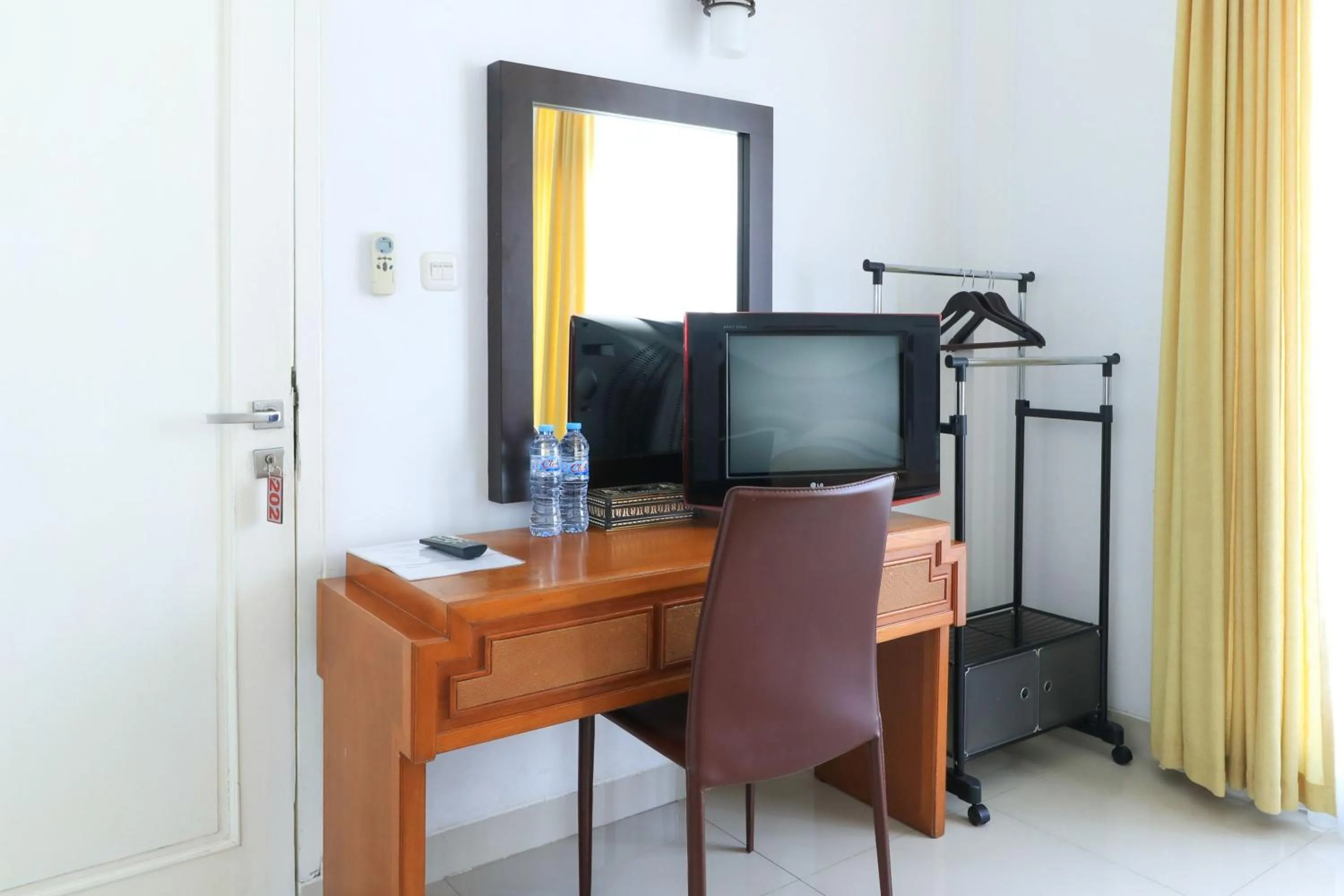 TV and multimedia in Ge JacMart Homestay Makassar
