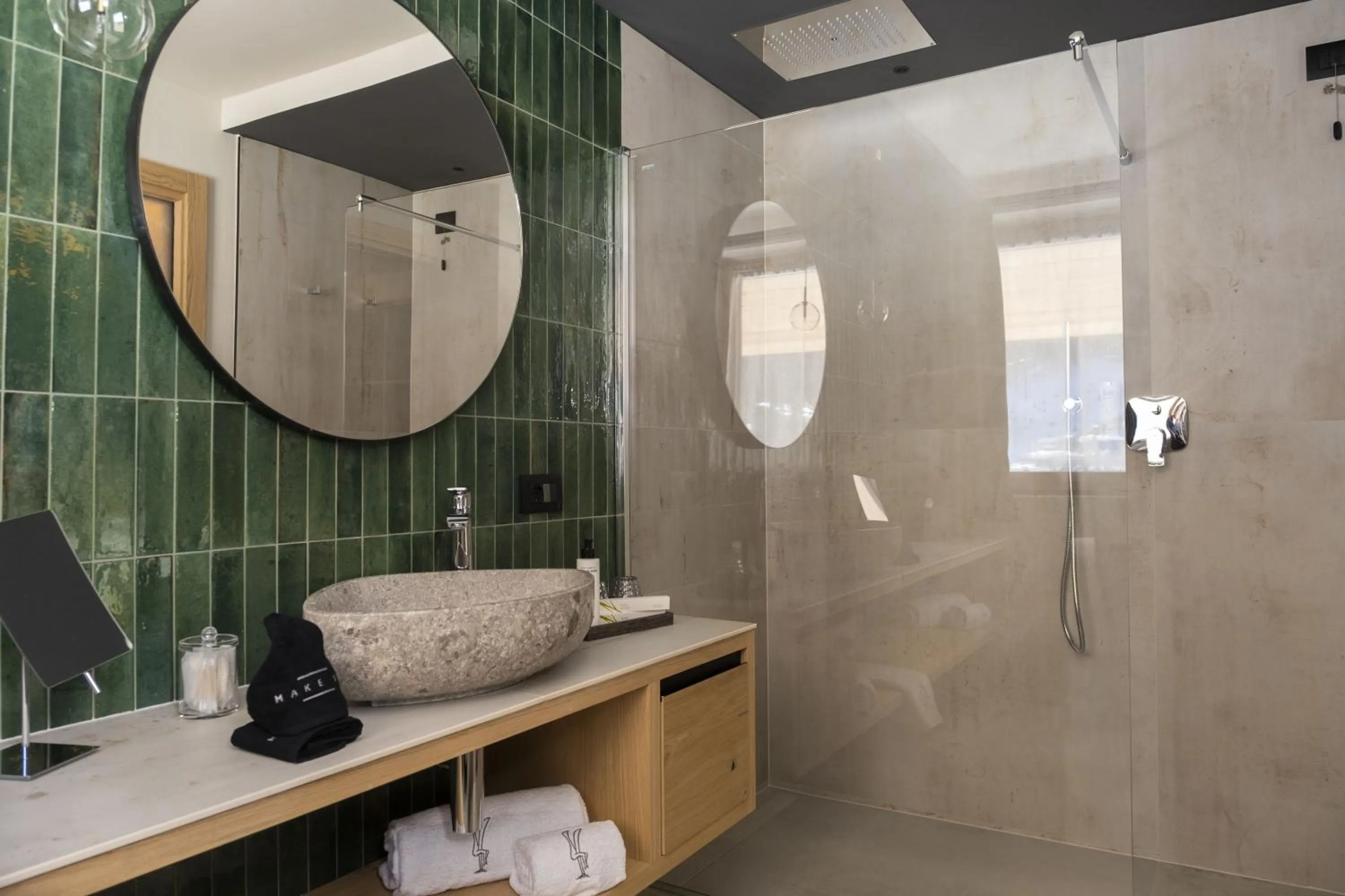 Shower in Locanda degli Artisti Art Hotel