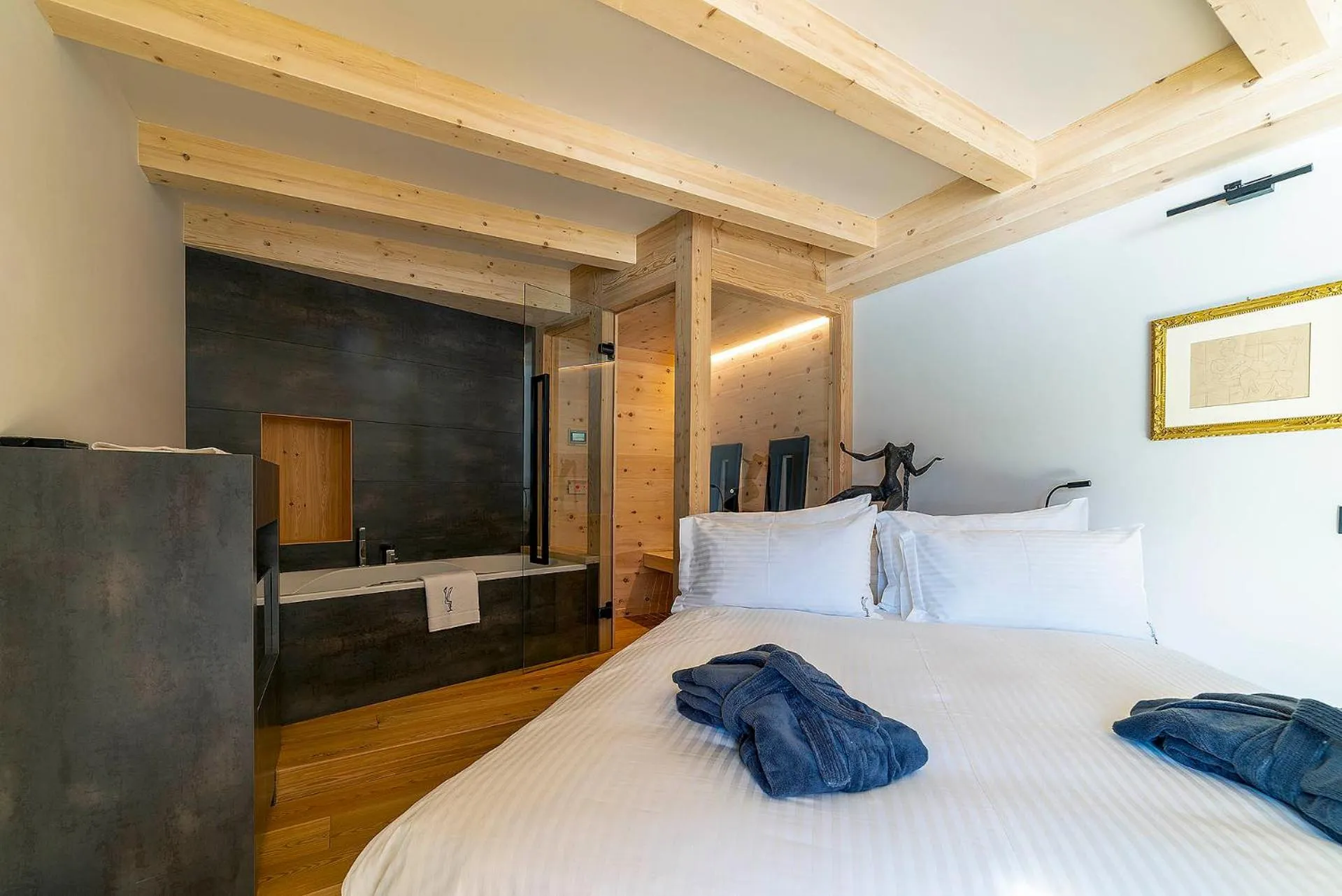 Bed in Locanda degli Artisti Art Hotel