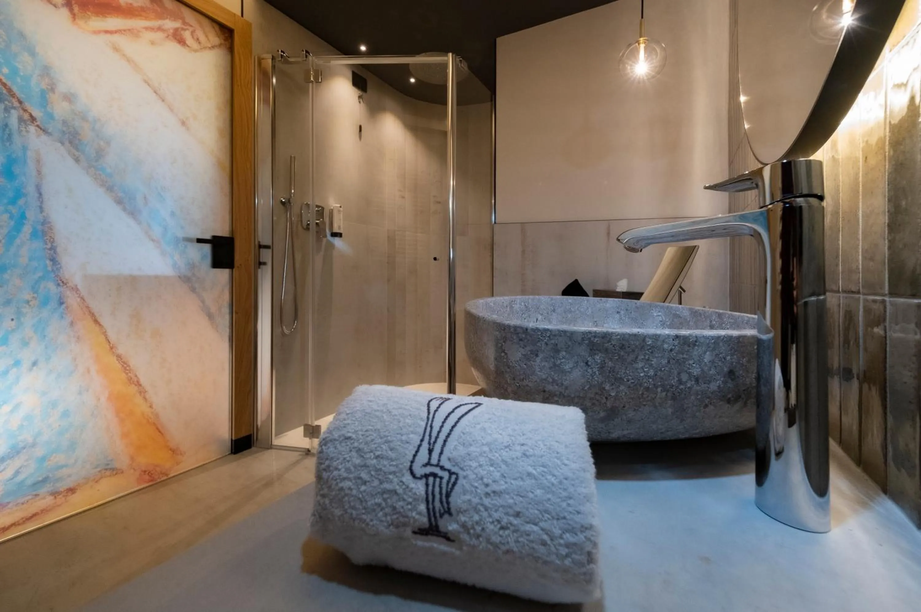 Shower, Bed in Locanda degli Artisti Art Hotel