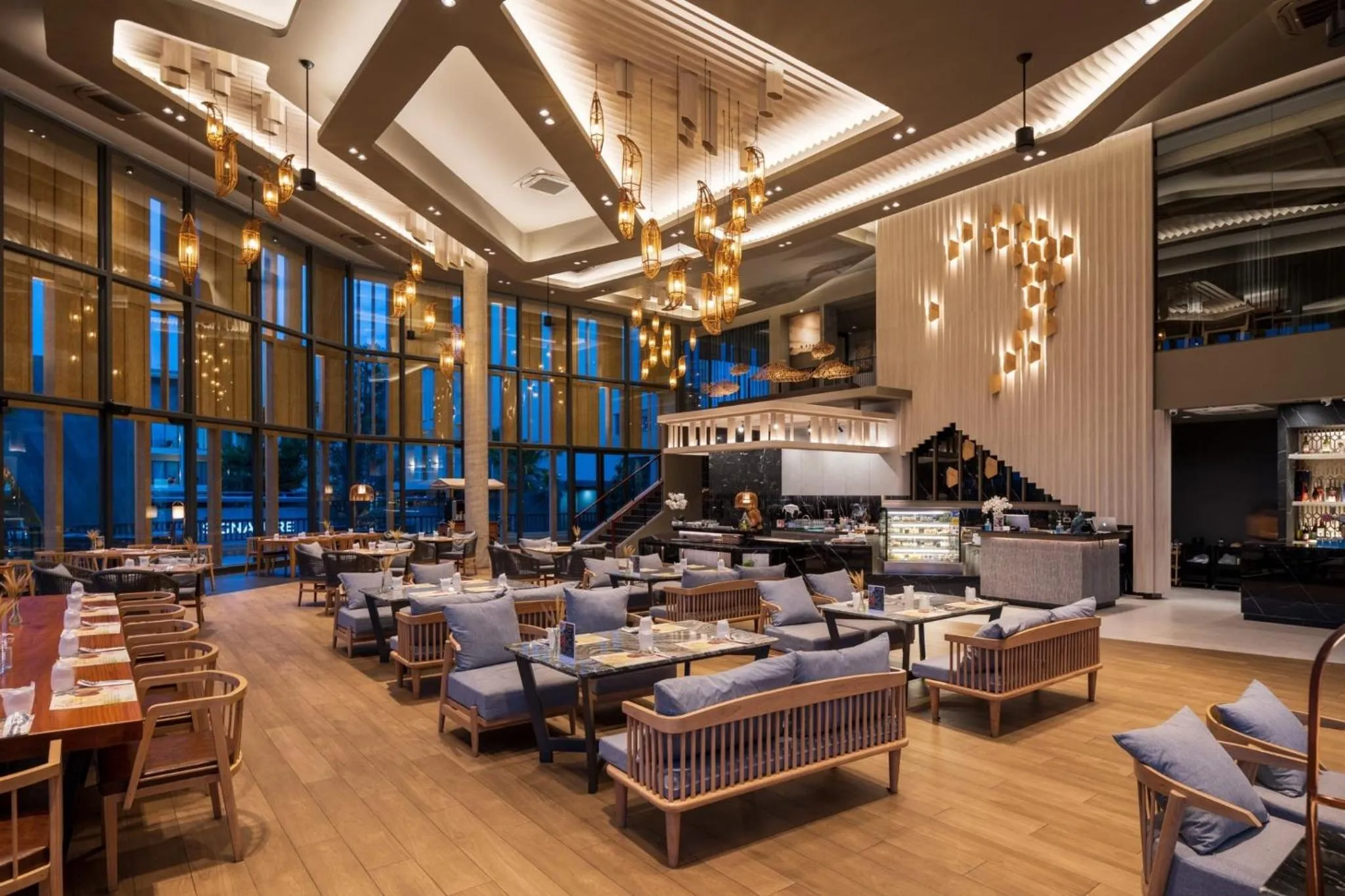 Restaurant/places to eat in The Signature Hotel Airport