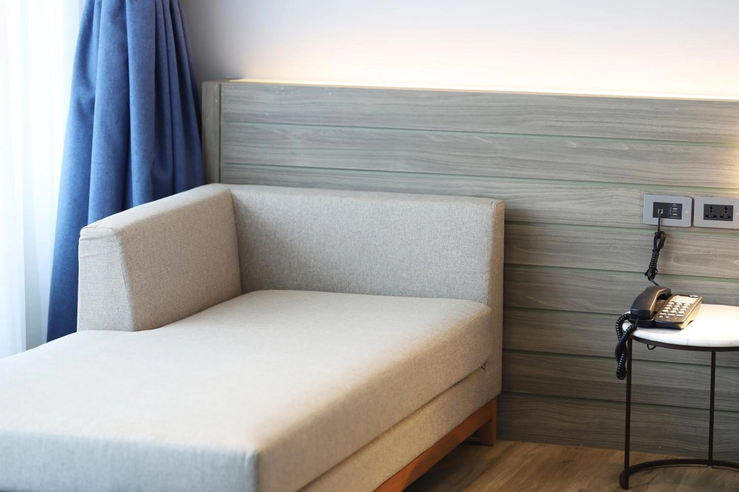 hair dresser, Bed in The Signature Hotel Airport