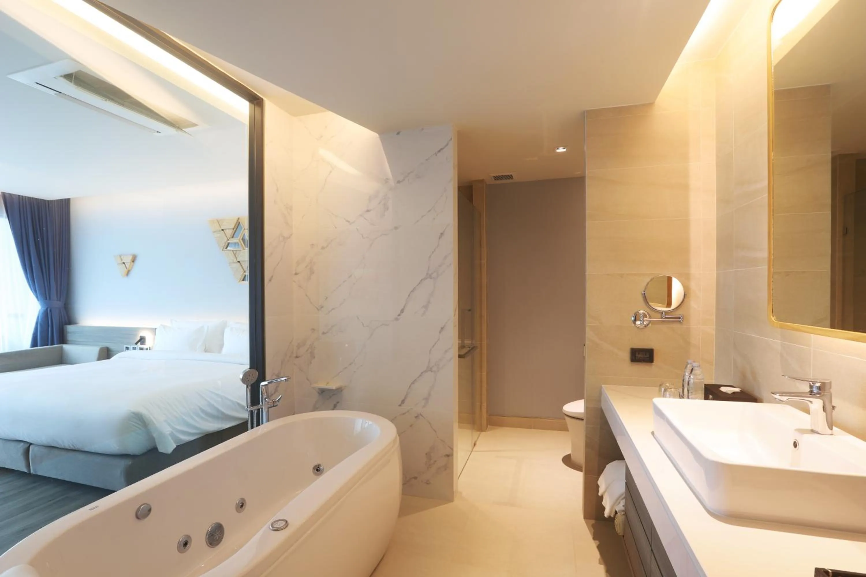 Shower, Bed in The Signature Hotel Airport