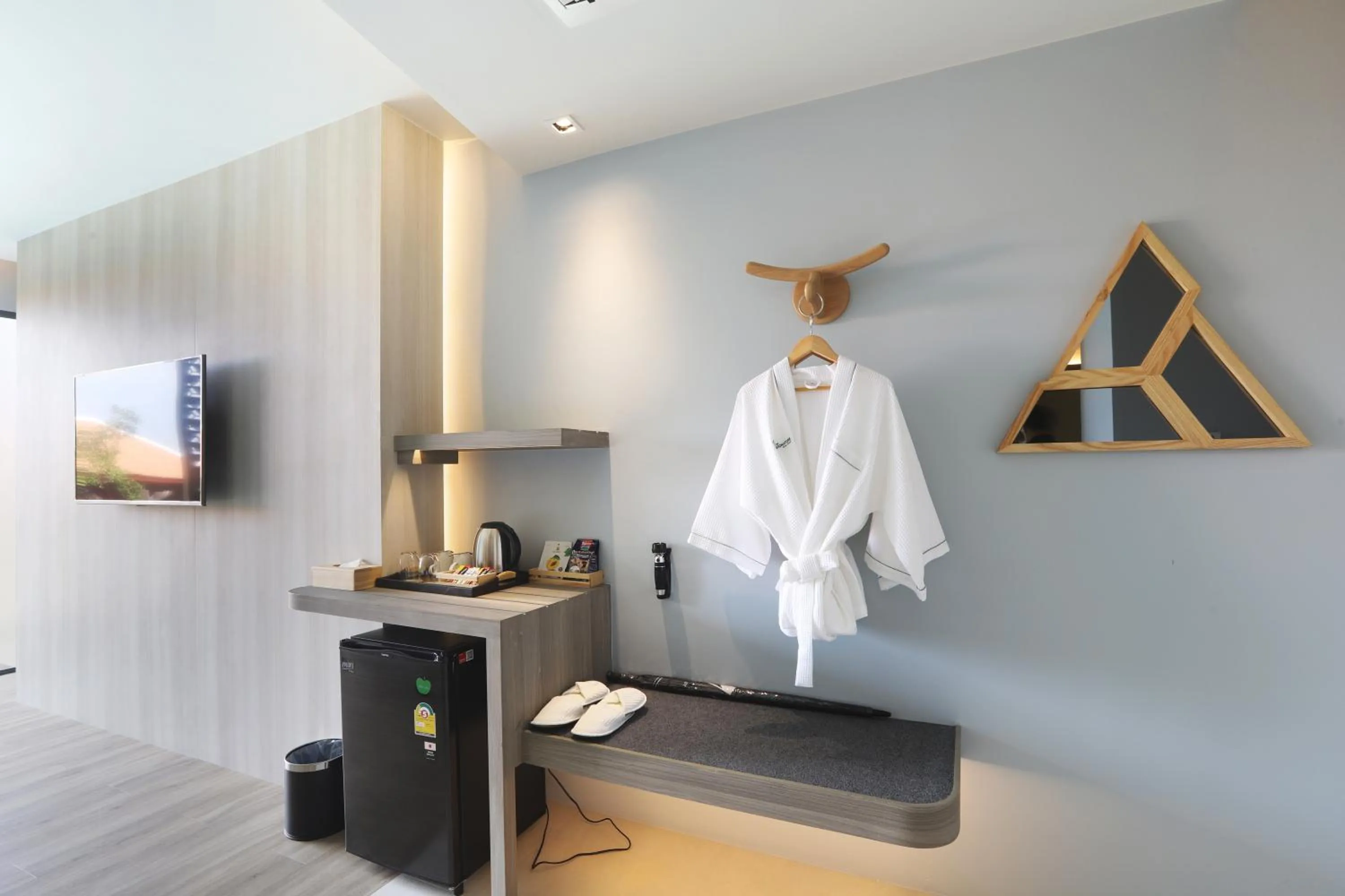 Communal lounge/ TV room in The Signature Hotel Airport