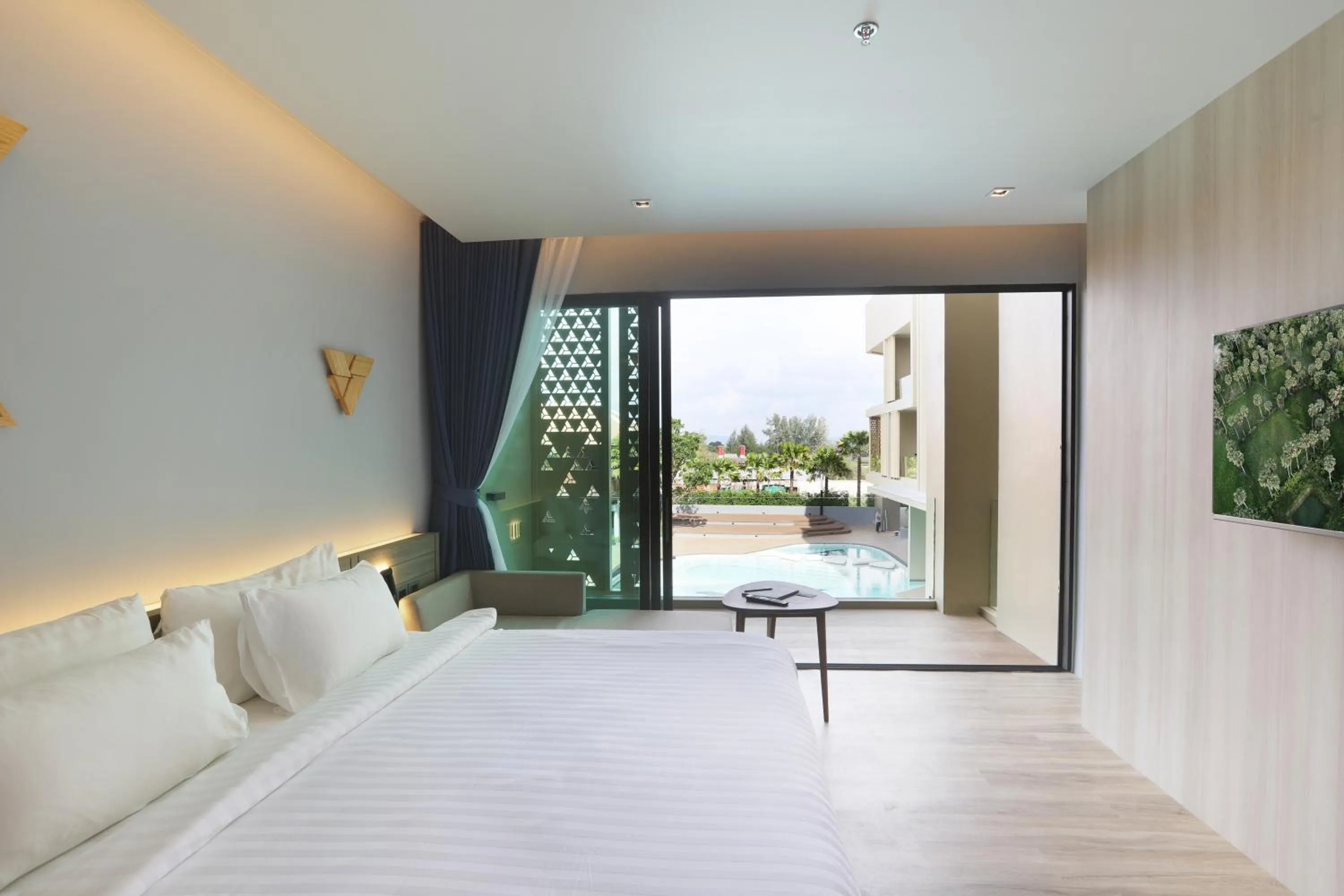 Balcony/Terrace, Bed in The Signature Hotel Airport