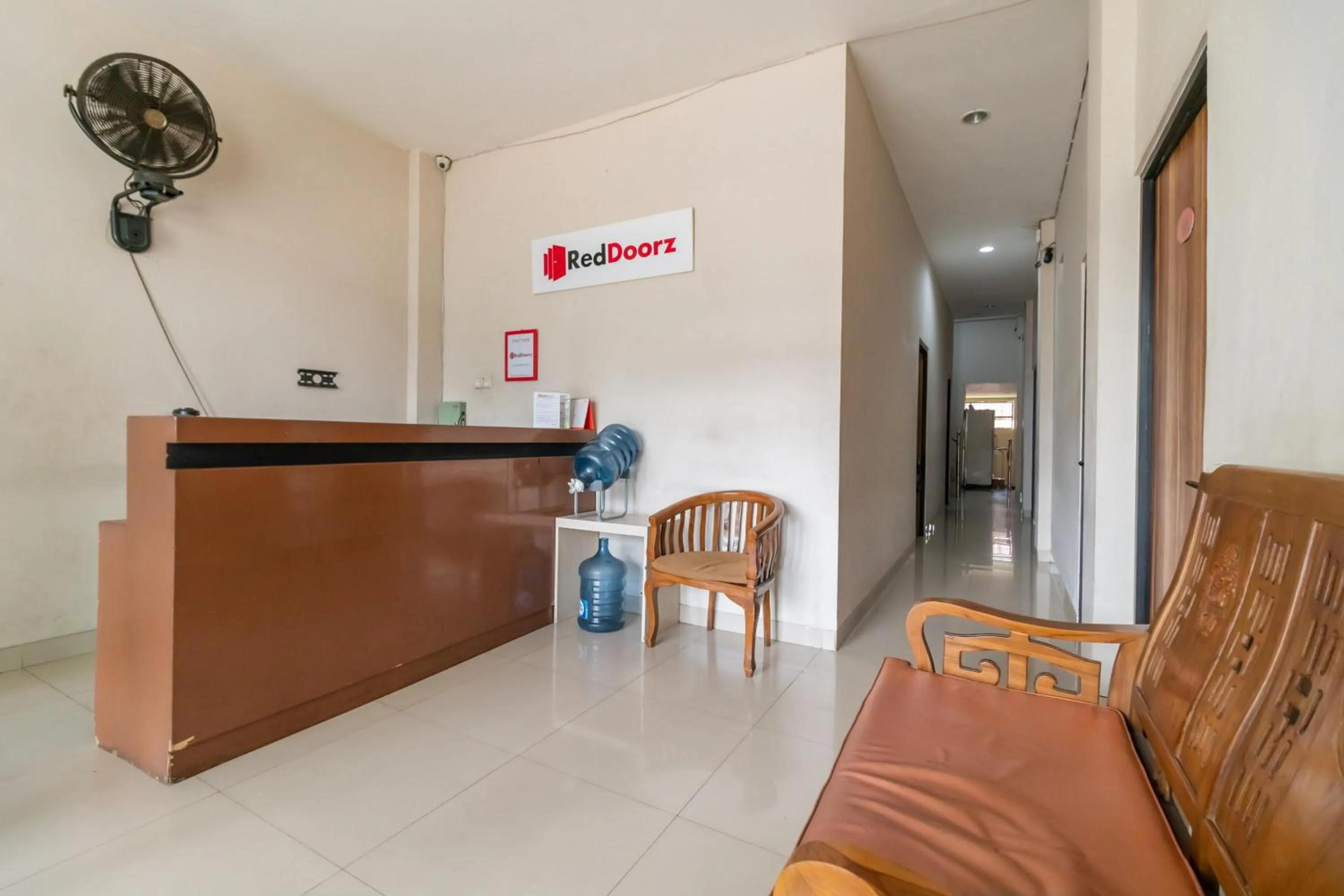 Lobby or reception in RedDoorz near Taman Wisata Alam Punti Kayu Palembang 2