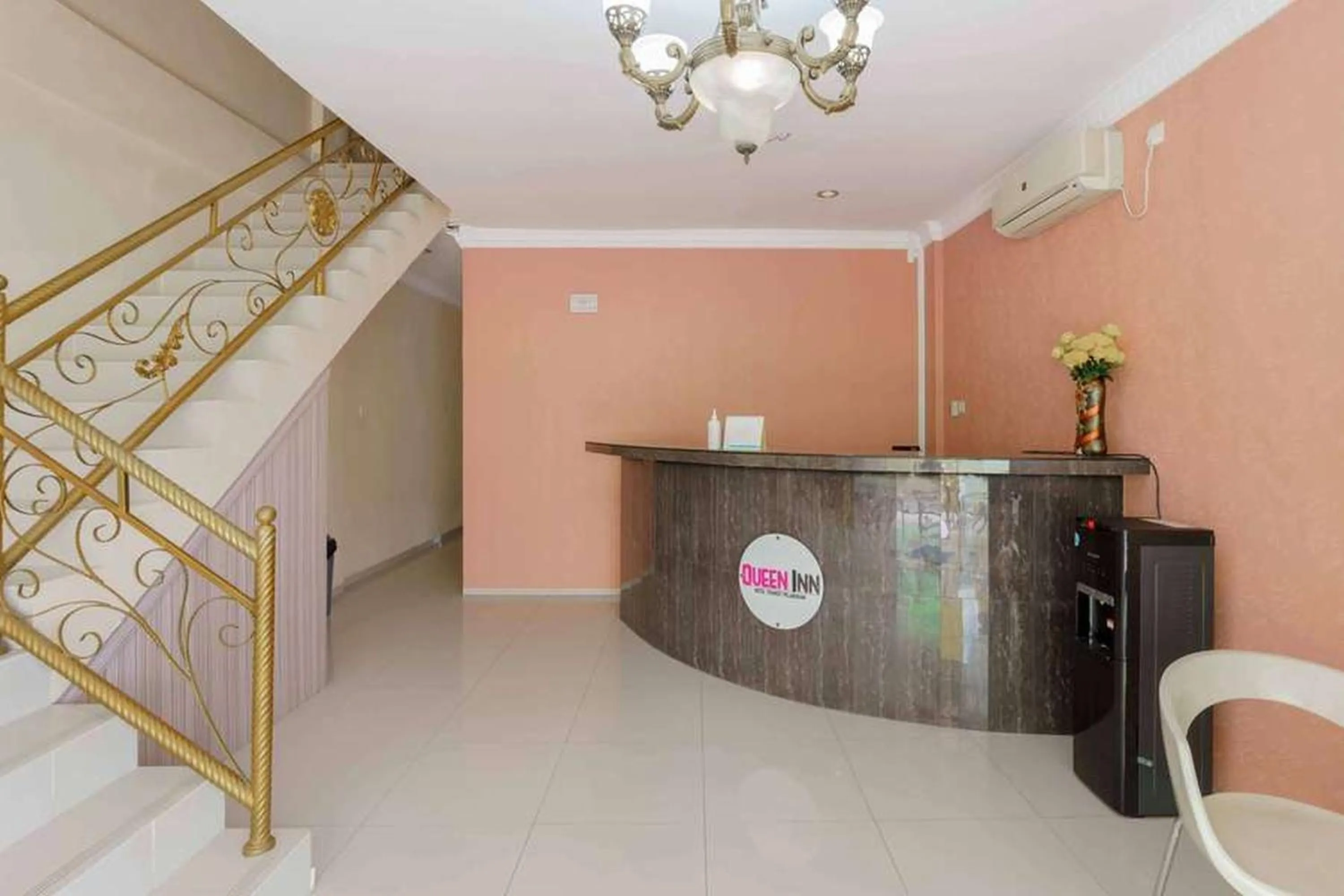 Lobby or reception in Queen Inn Batam RedPartner