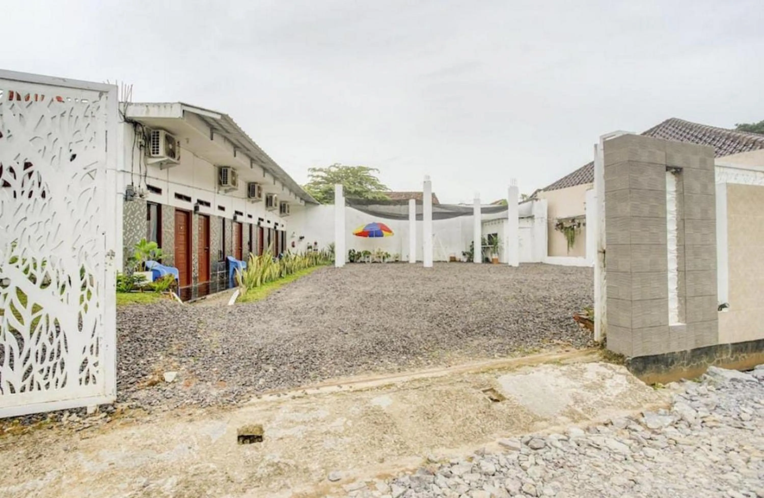 Property building in Oemah Ratu Hostel Syariah RedPartner