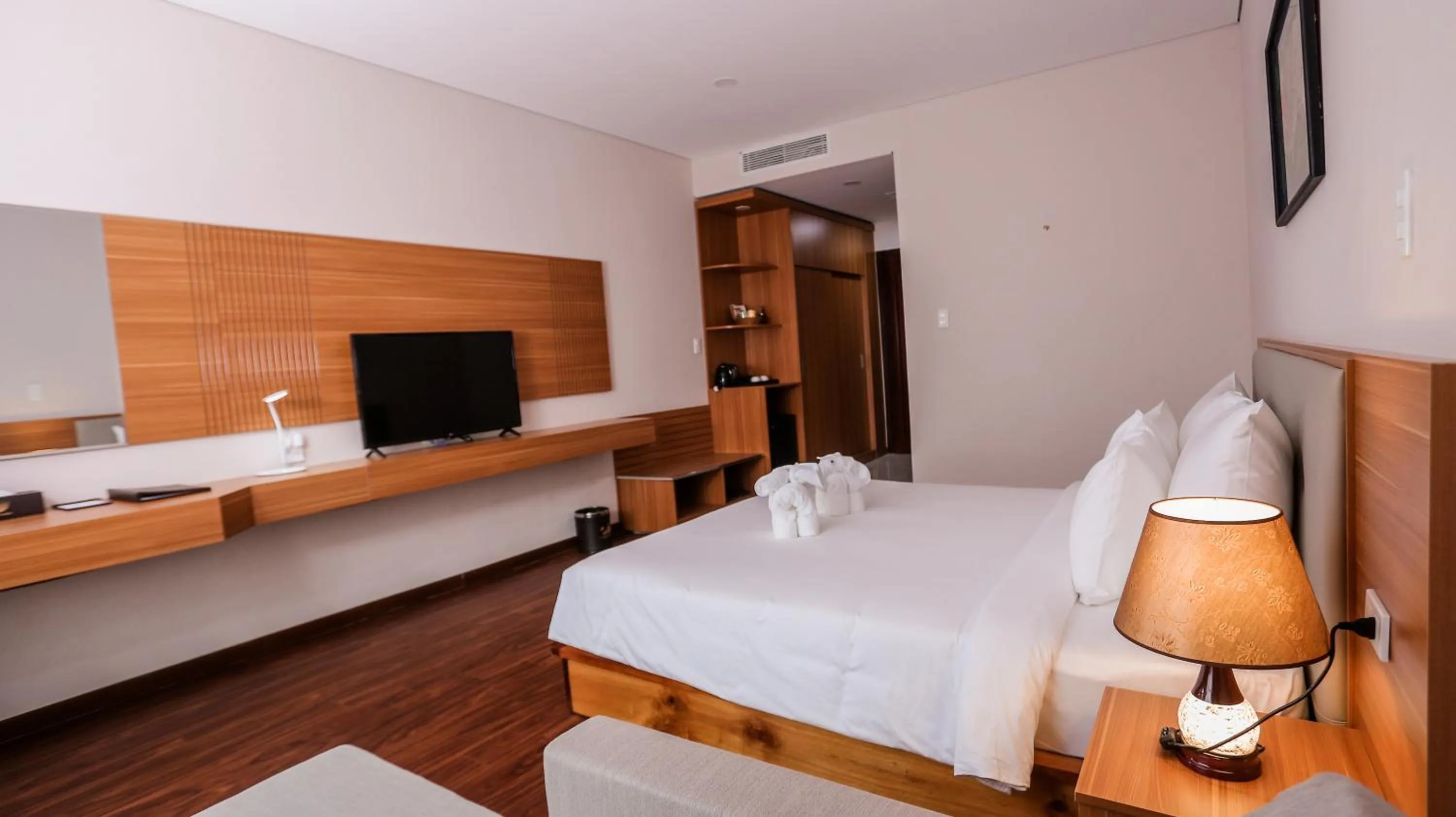 Photo of the whole room, Bed in Elephants Hotel