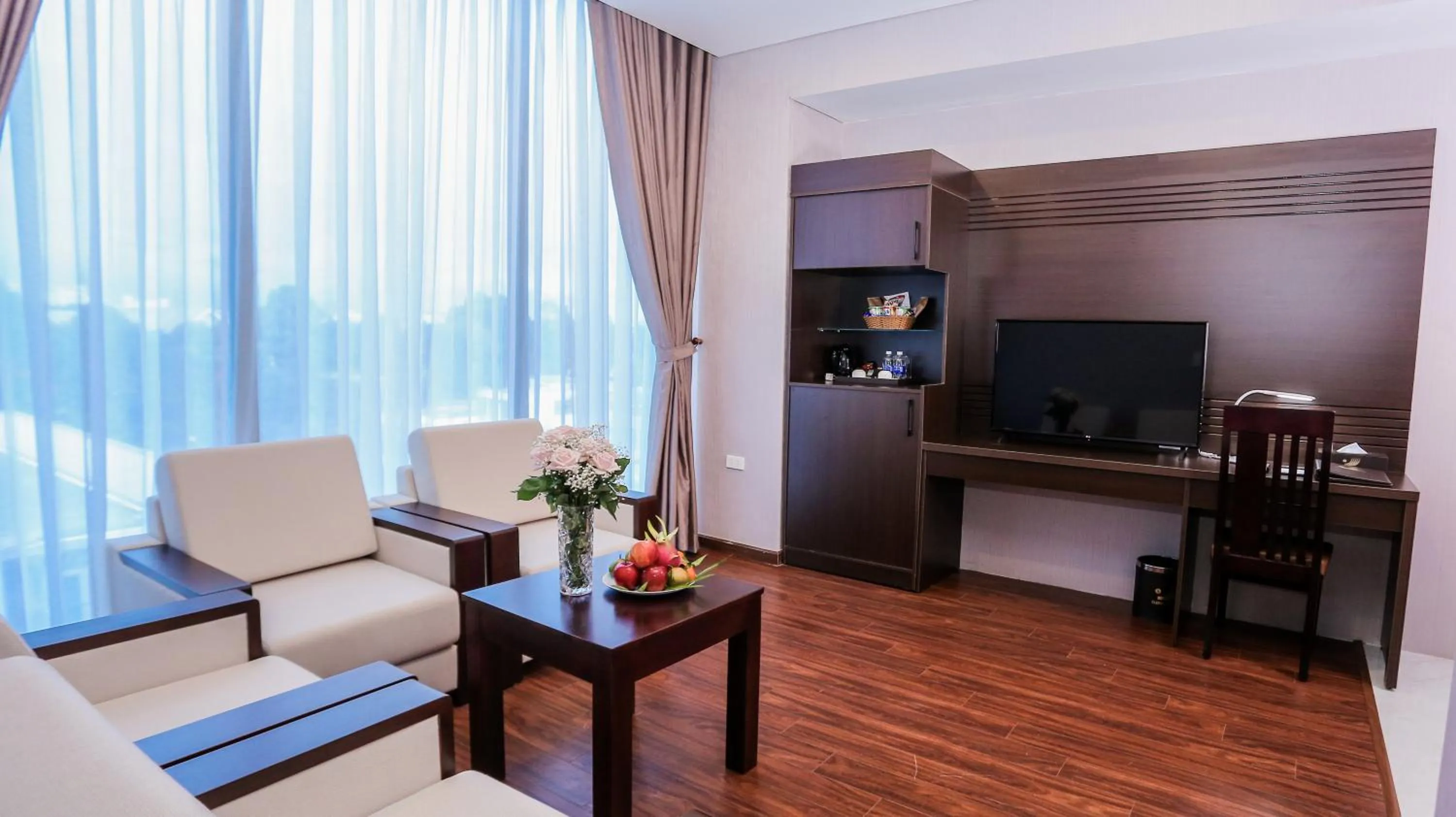 Communal lounge/ TV room in Elephants Hotel