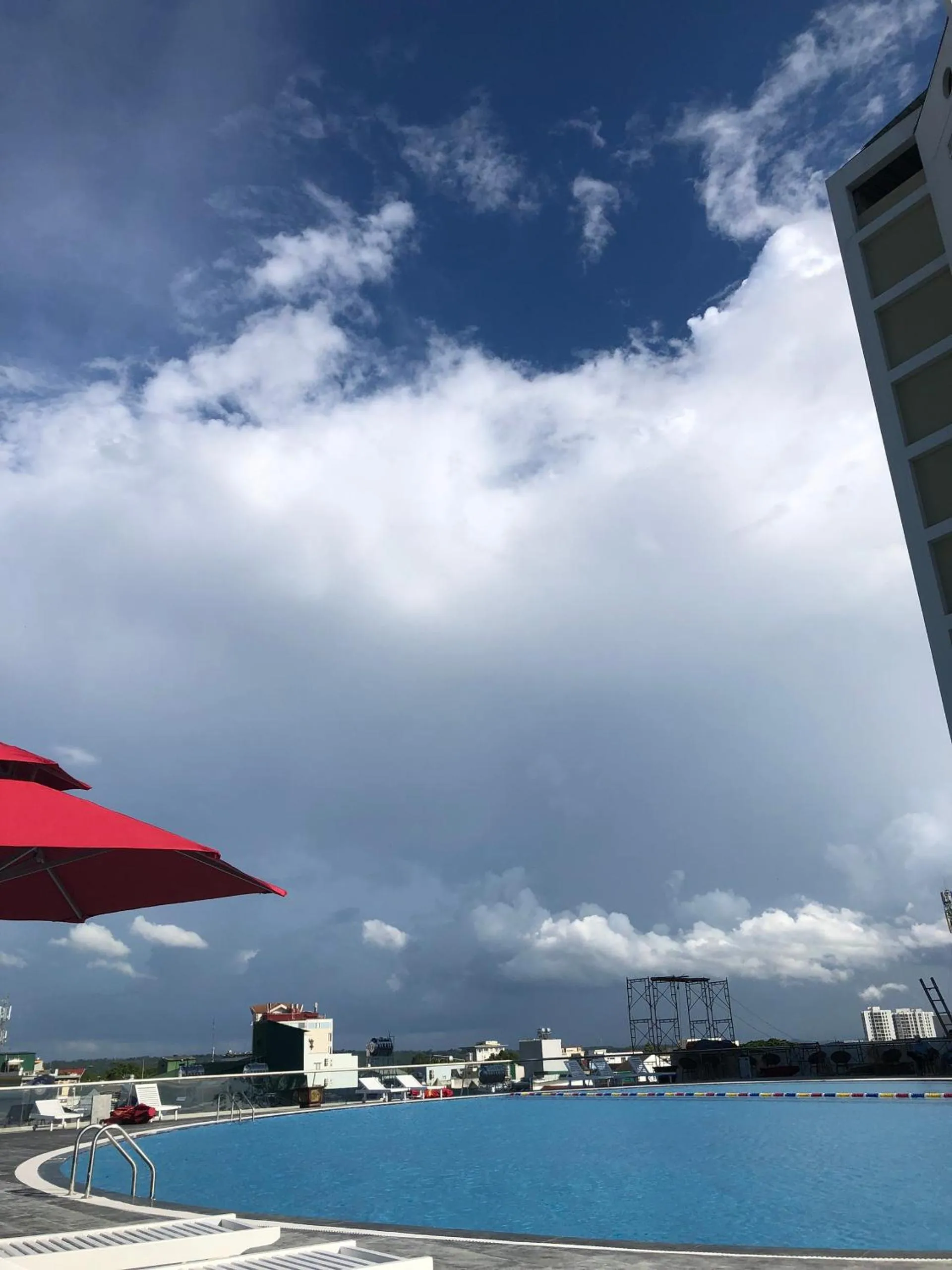 Swimming pool in Elephants Hotel