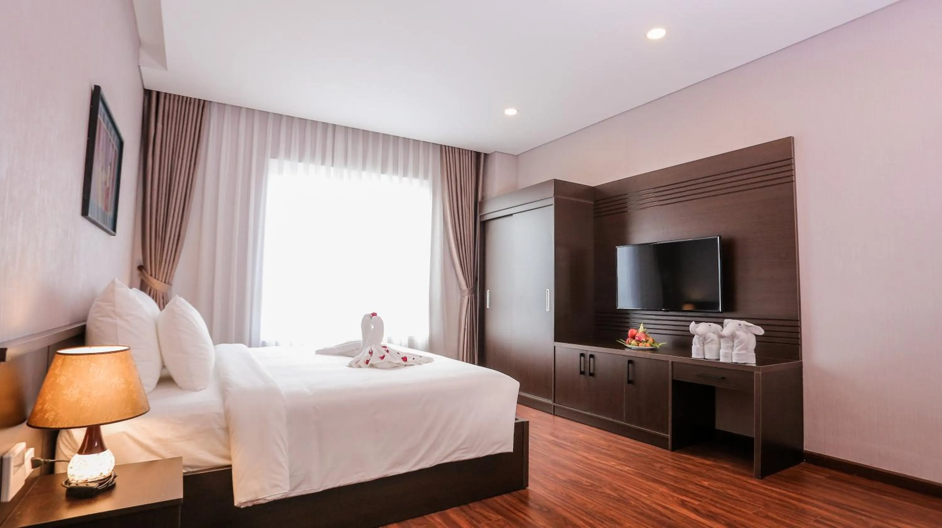 Photo of the whole room, Bed in Elephants Hotel