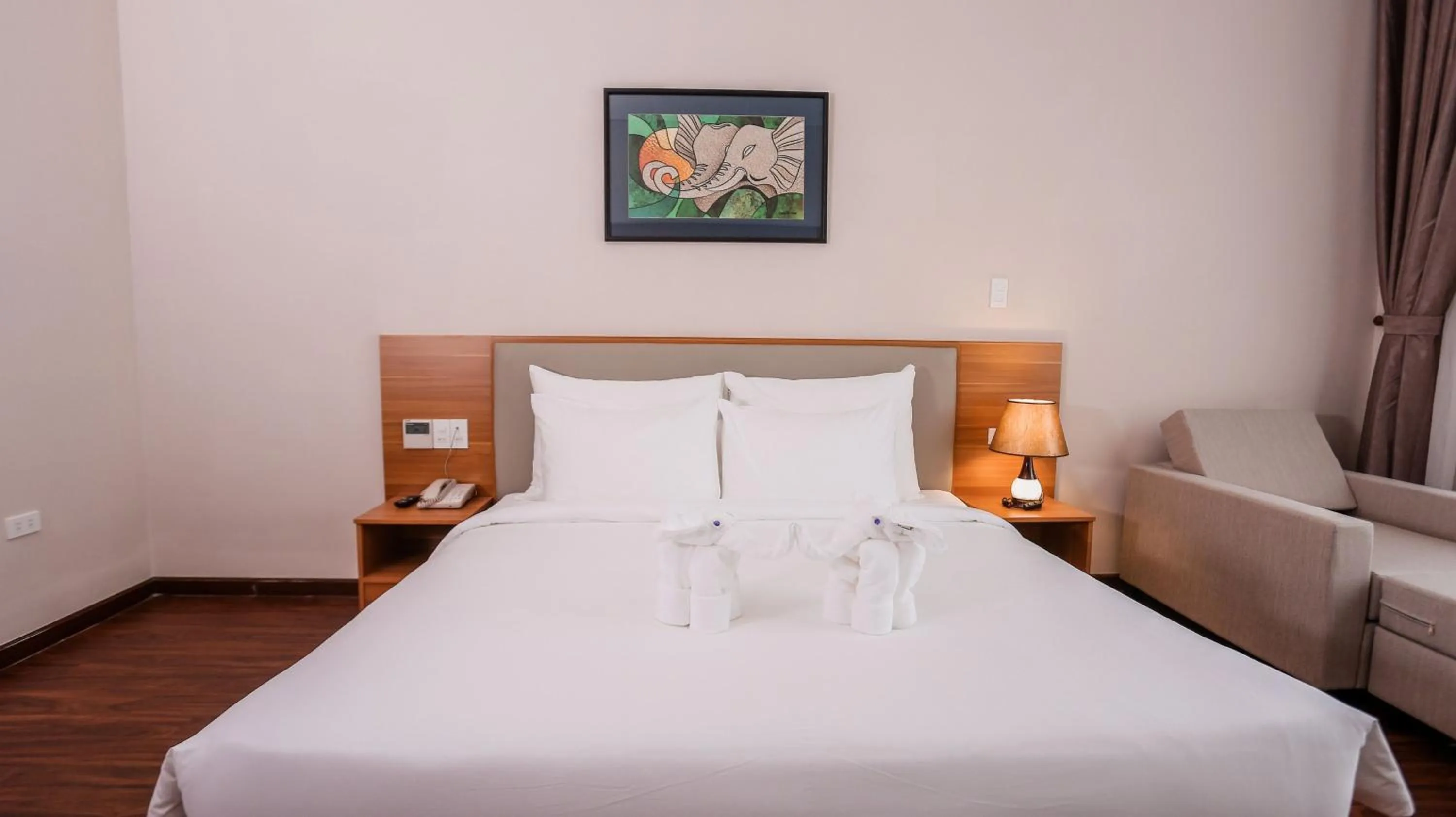 Bedroom, Bed in Elephants Hotel