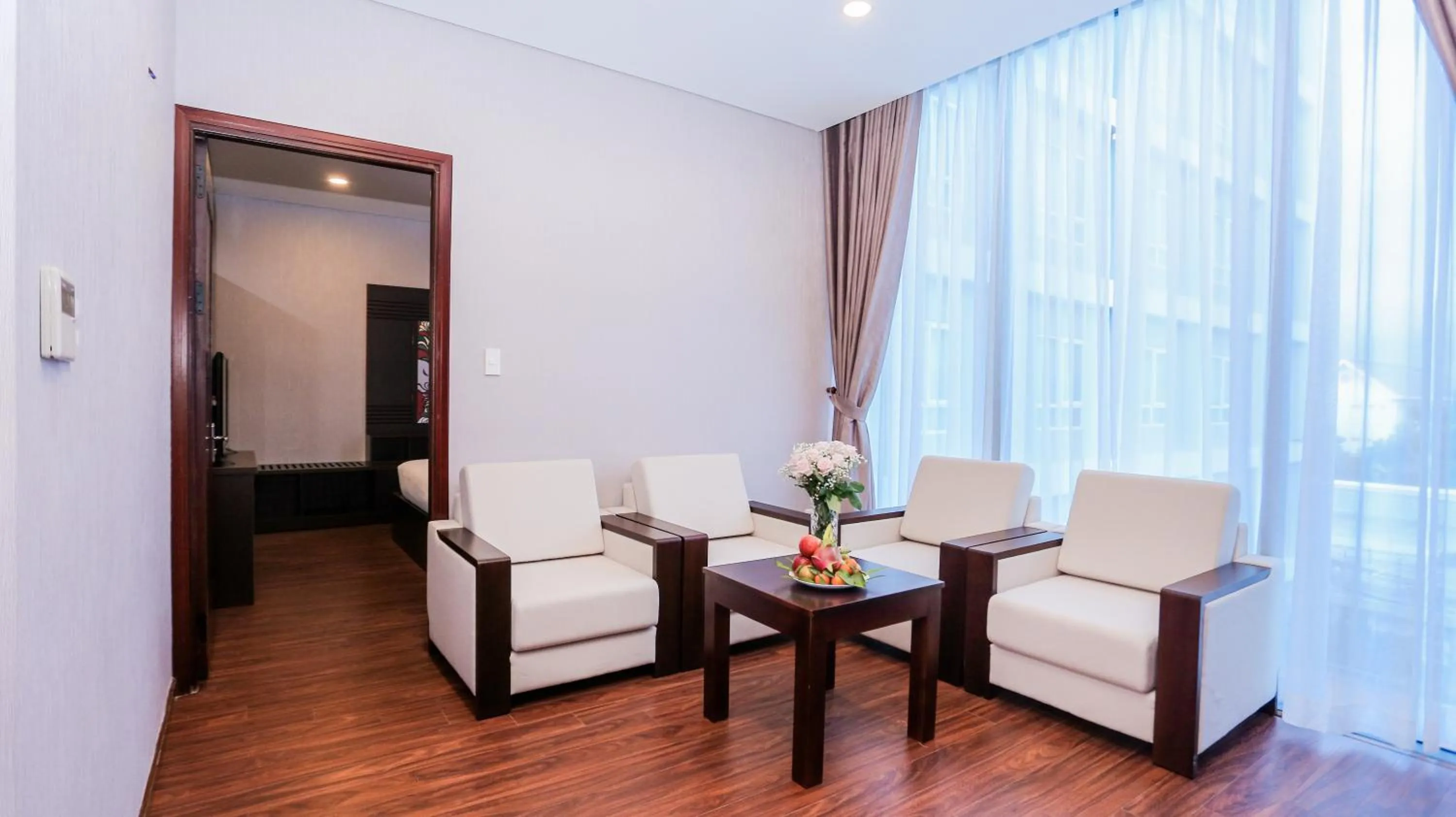 Living room in Elephants Hotel