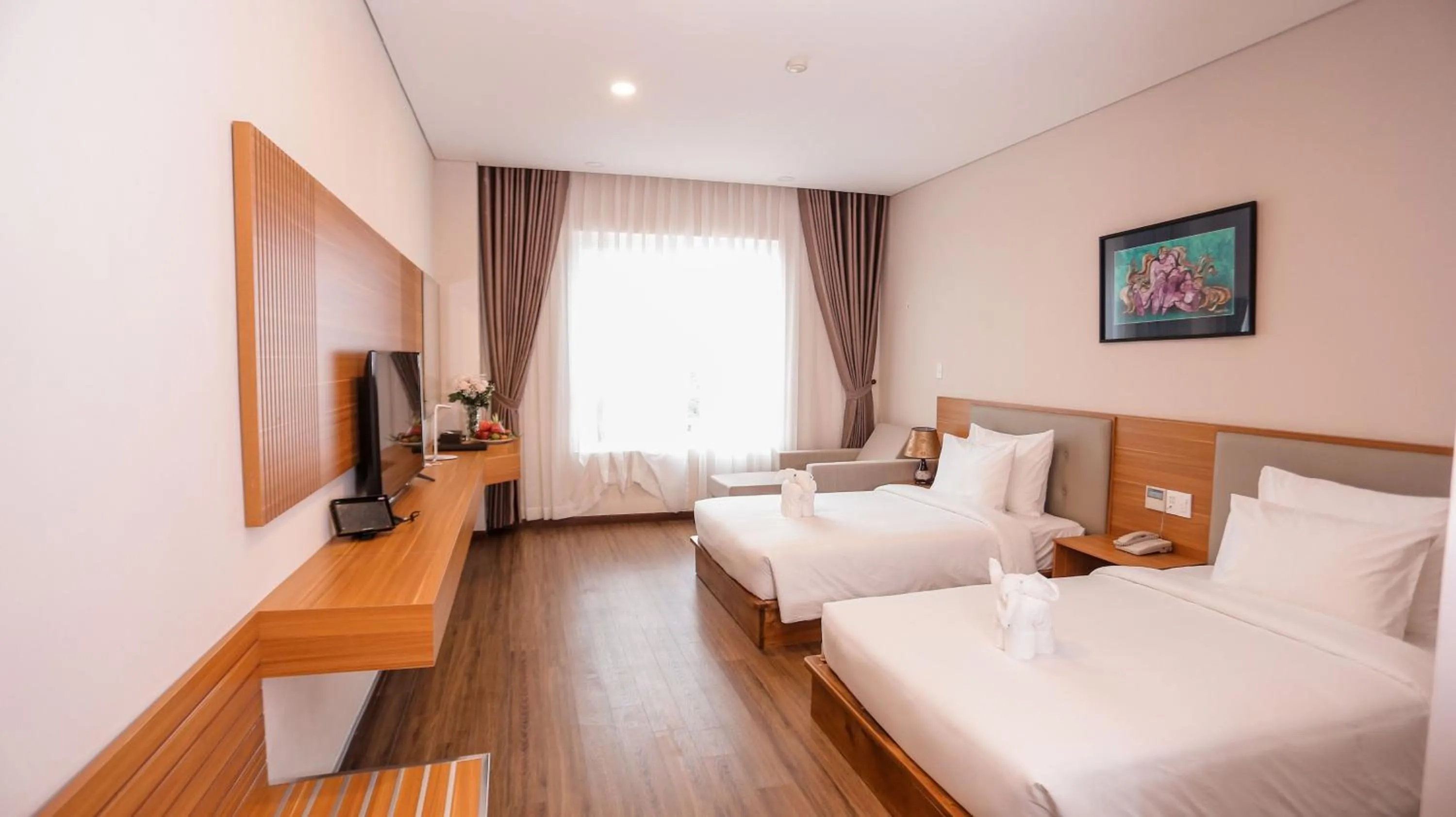 Photo of the whole room, Bed in Elephants Hotel