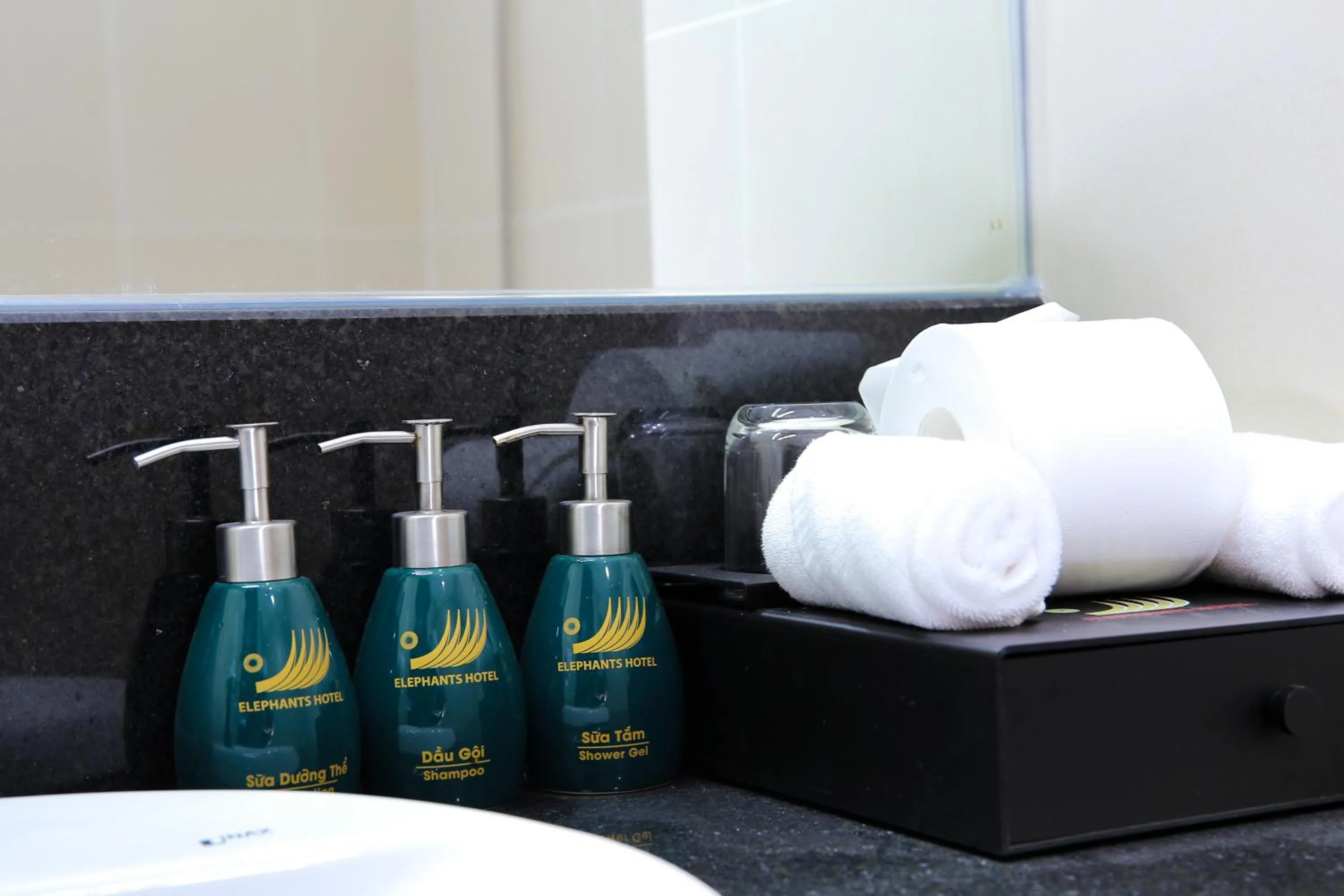 Toilet in Elephants Hotel