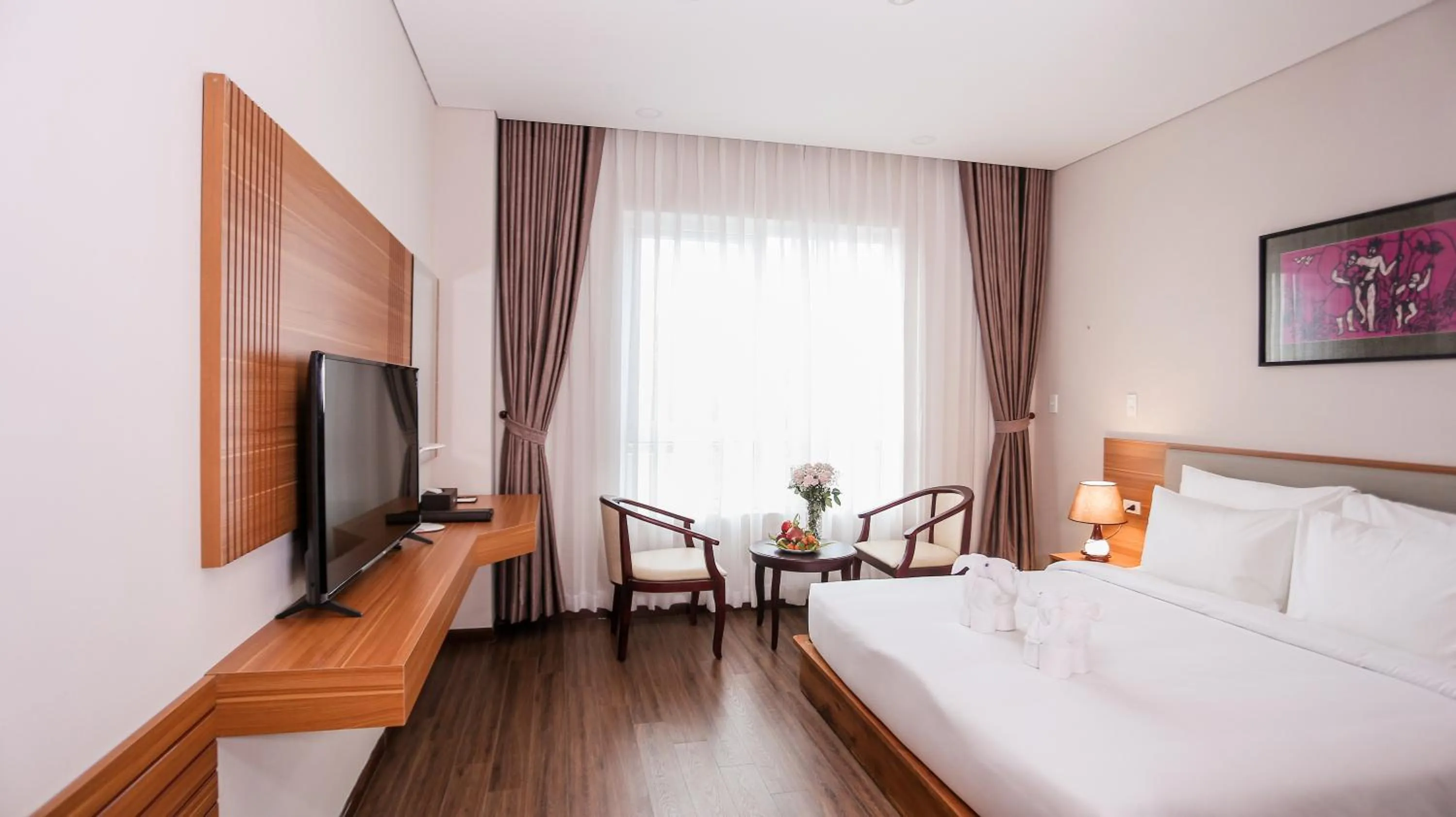 Photo of the whole room, Bed in Elephants Hotel