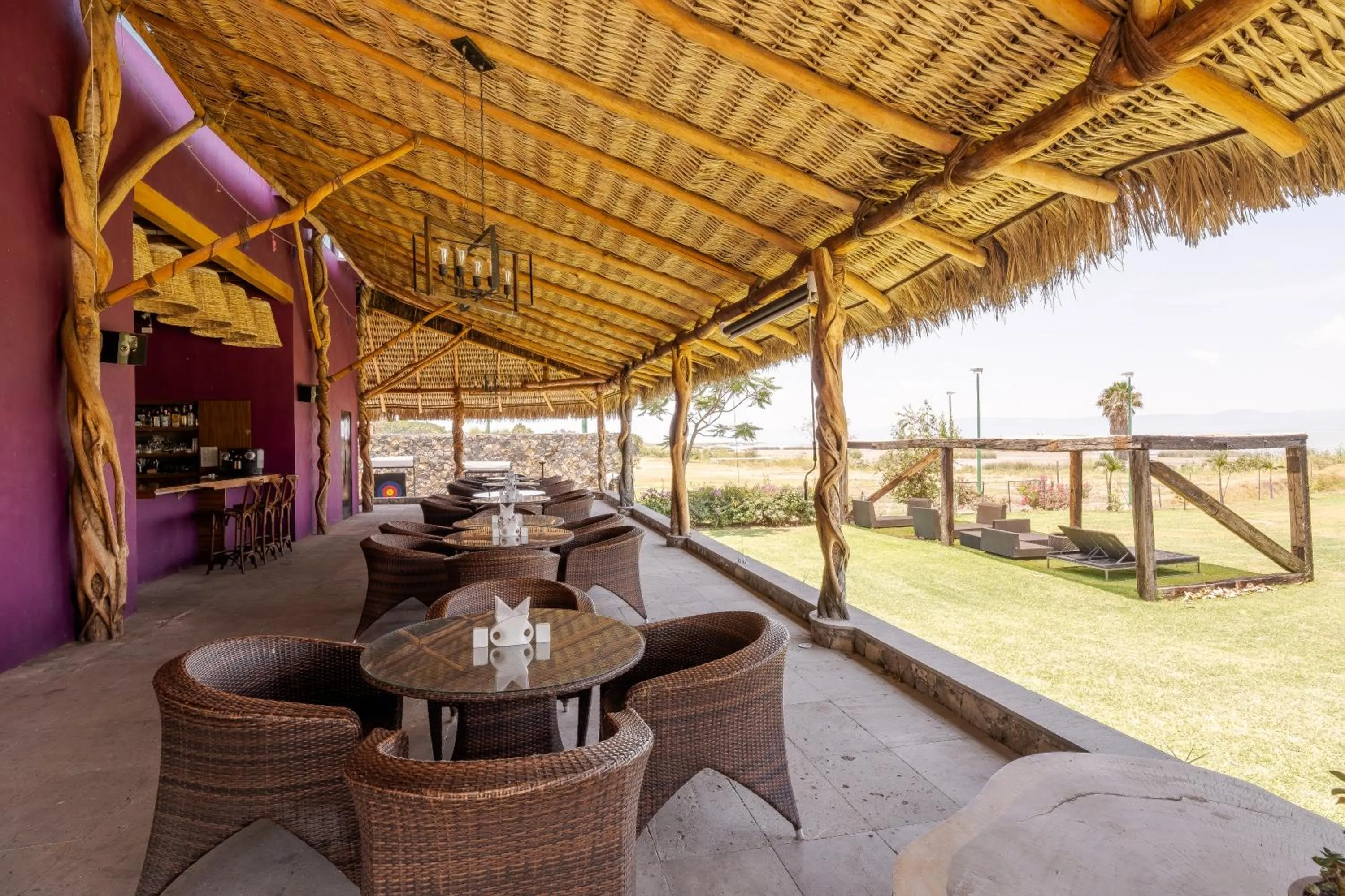 Restaurant/places to eat in Nimue Marina Residence