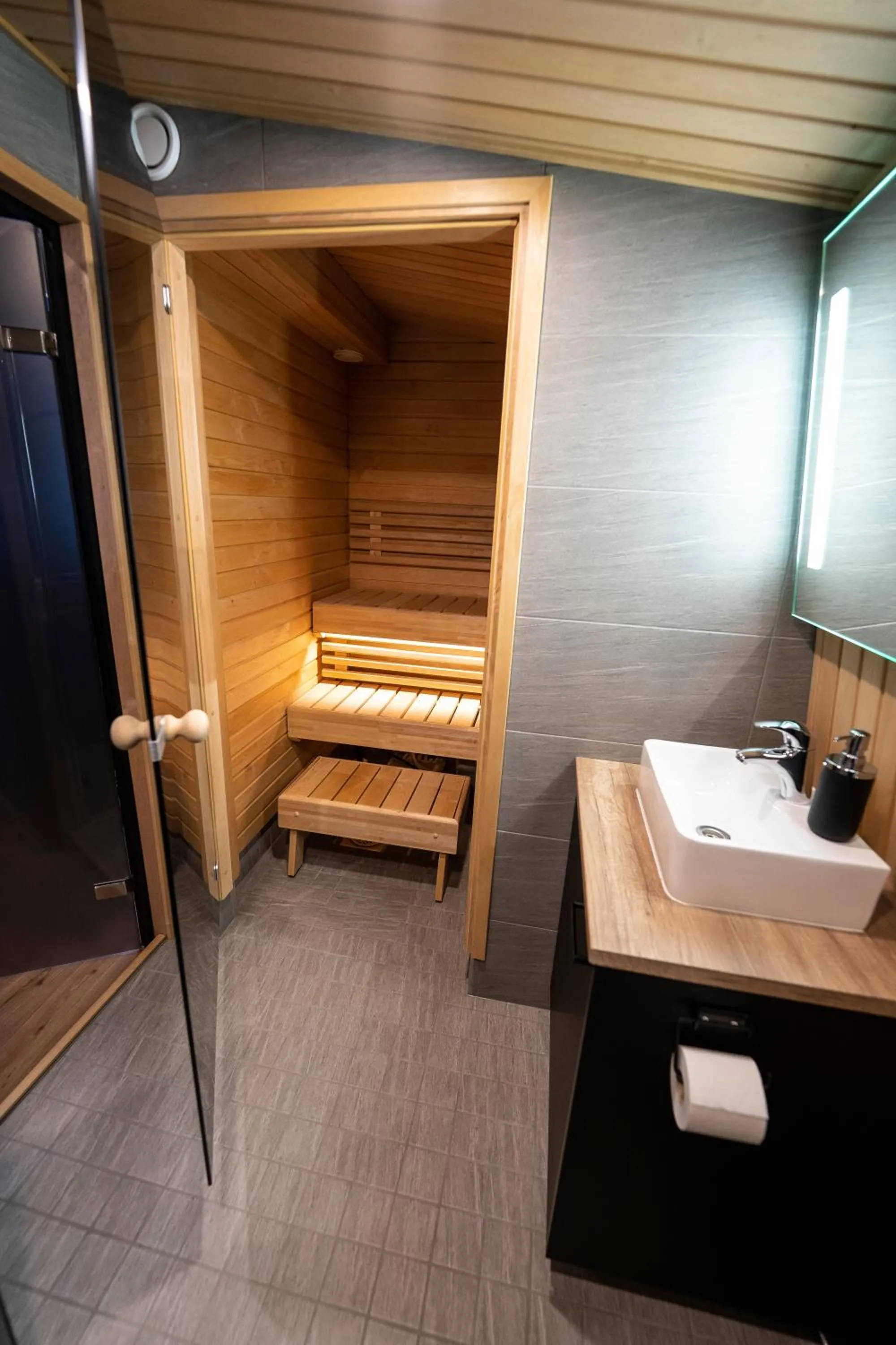 Sauna in Black Hotel