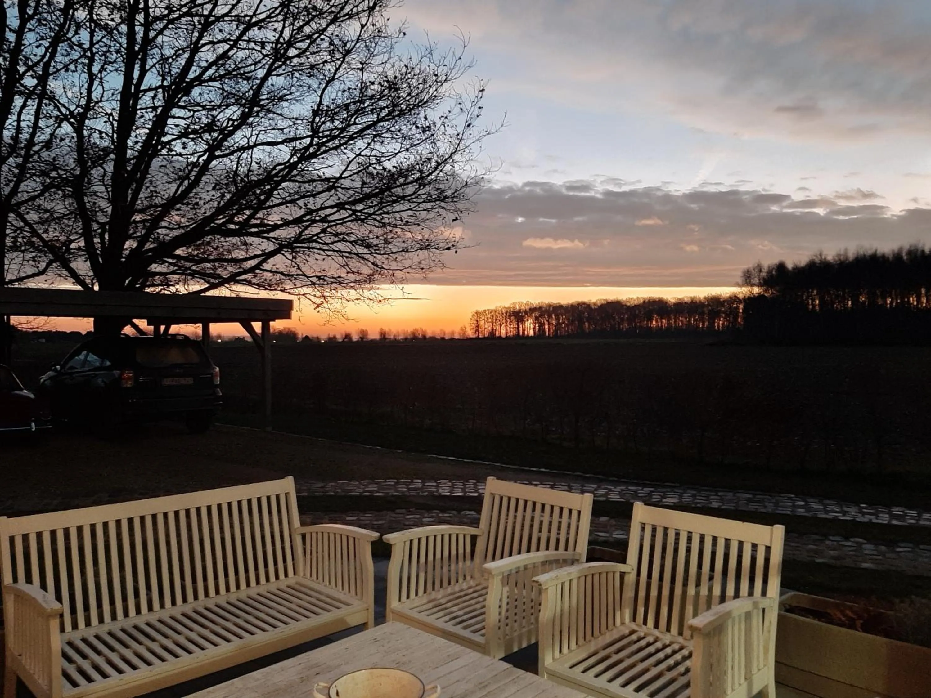Sunrise in B & B Victors Hof, met zwemvijver en leuke diertjes