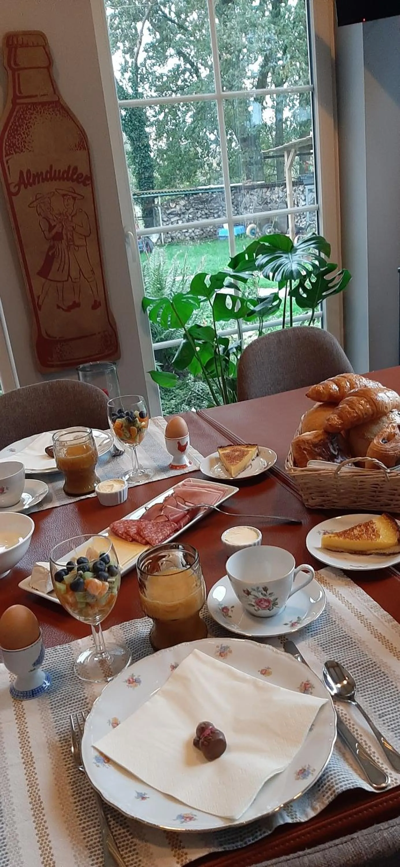 Food and drinks in B & B Victors Hof, met zwemvijver en leuke diertjes