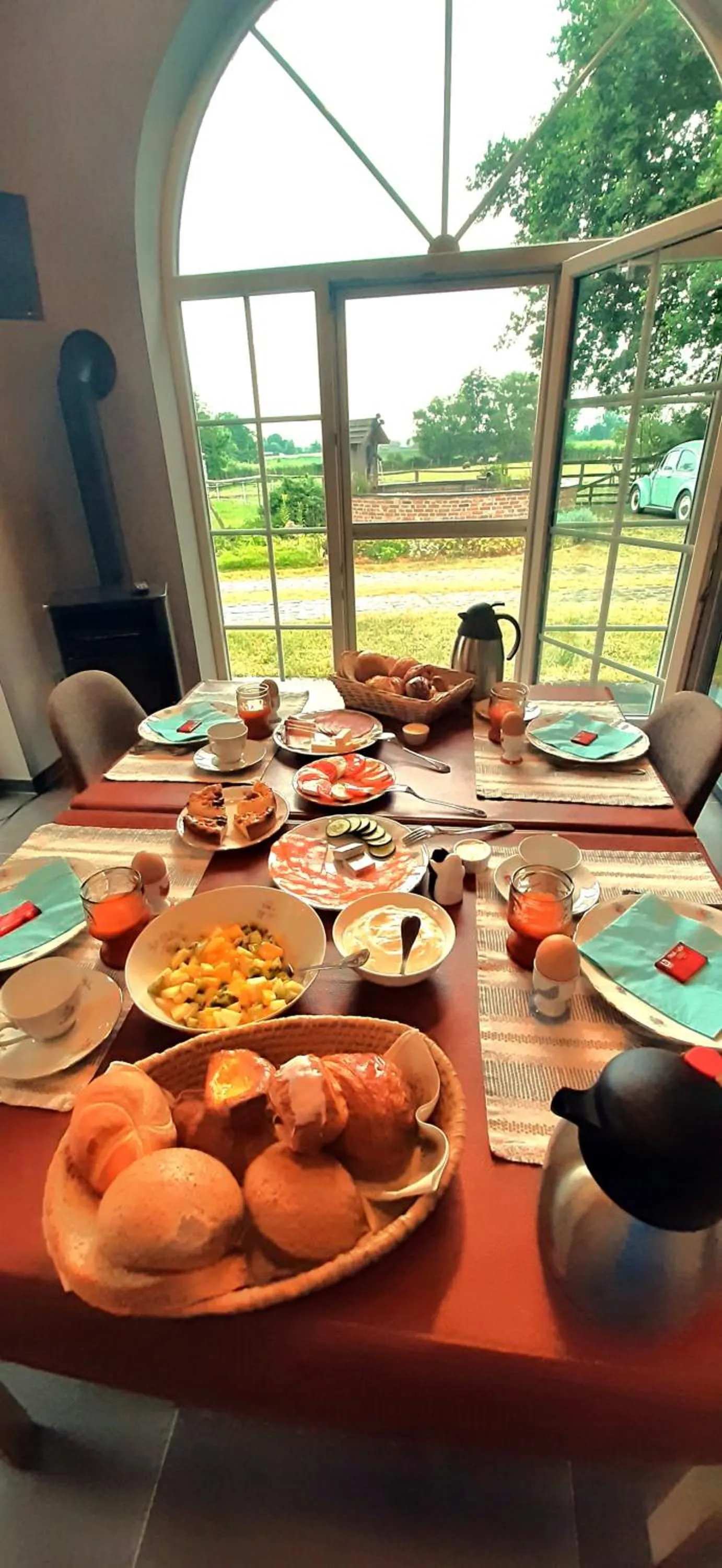 Food and drinks in B & B Victors Hof, met zwemvijver en leuke diertjes