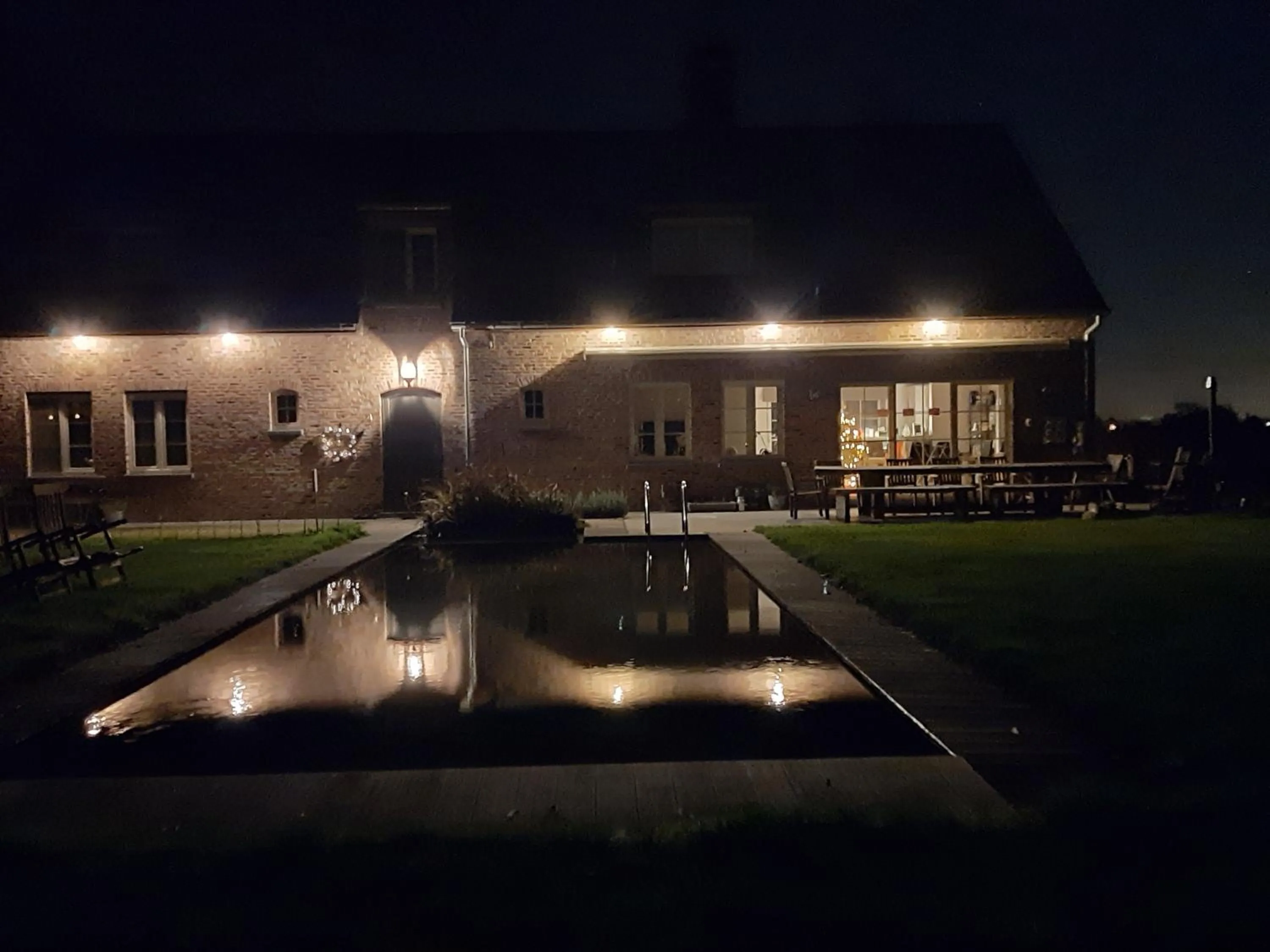 Swimming pool in B & B Victors Hof, met zwemvijver en leuke diertjes